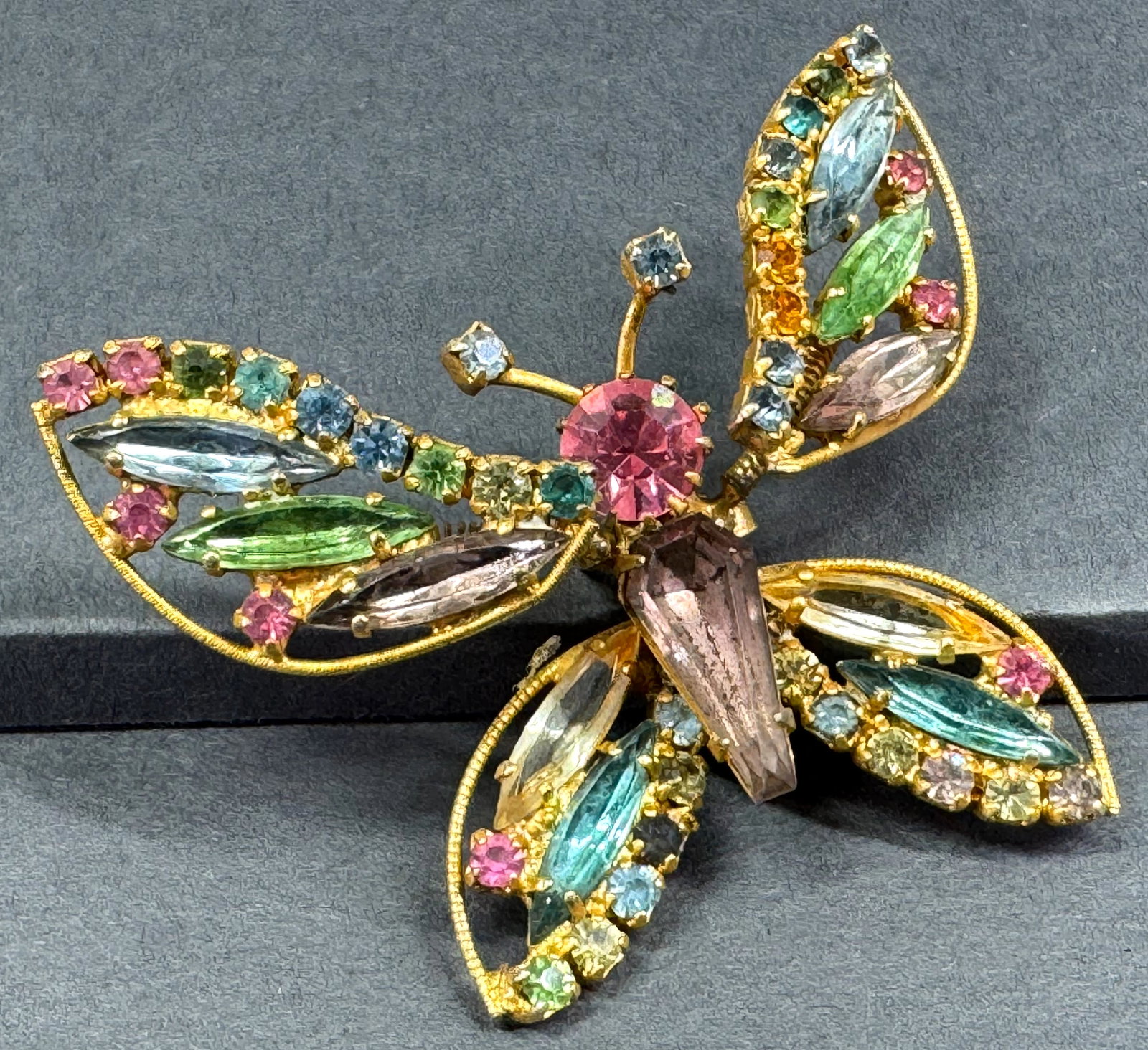 Vintage Weiss color crystals goldtone metal trembling wings butterfly pin brooch for repair.: Vintage Weiss color crystals goldtone metal trembling wings butterfly pin brooch for repair. Marked. For measures please refer to the pictures taken with a measuring tape. Weight: 16 Grams. This is a 