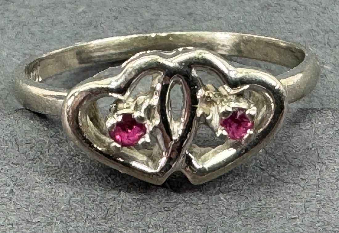 Vintage 10K white gold ruby sweetheart conjoined hearts ring. (1 of 9)