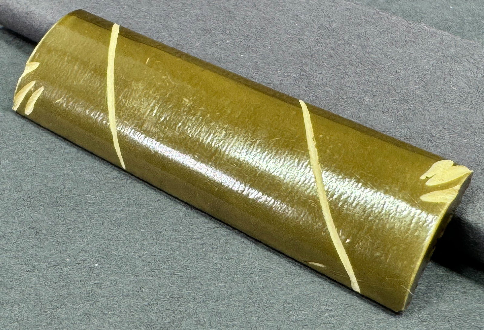 Antique art deco carved celluloid pin brooch.: Antique art deco carved celluloid pin brooch. Unmarked. For measures please refer to the pictures taken with a measuring tape. Weight: 8 Grams. This is a NO RESERVE AUCTION: there are no hidden or con