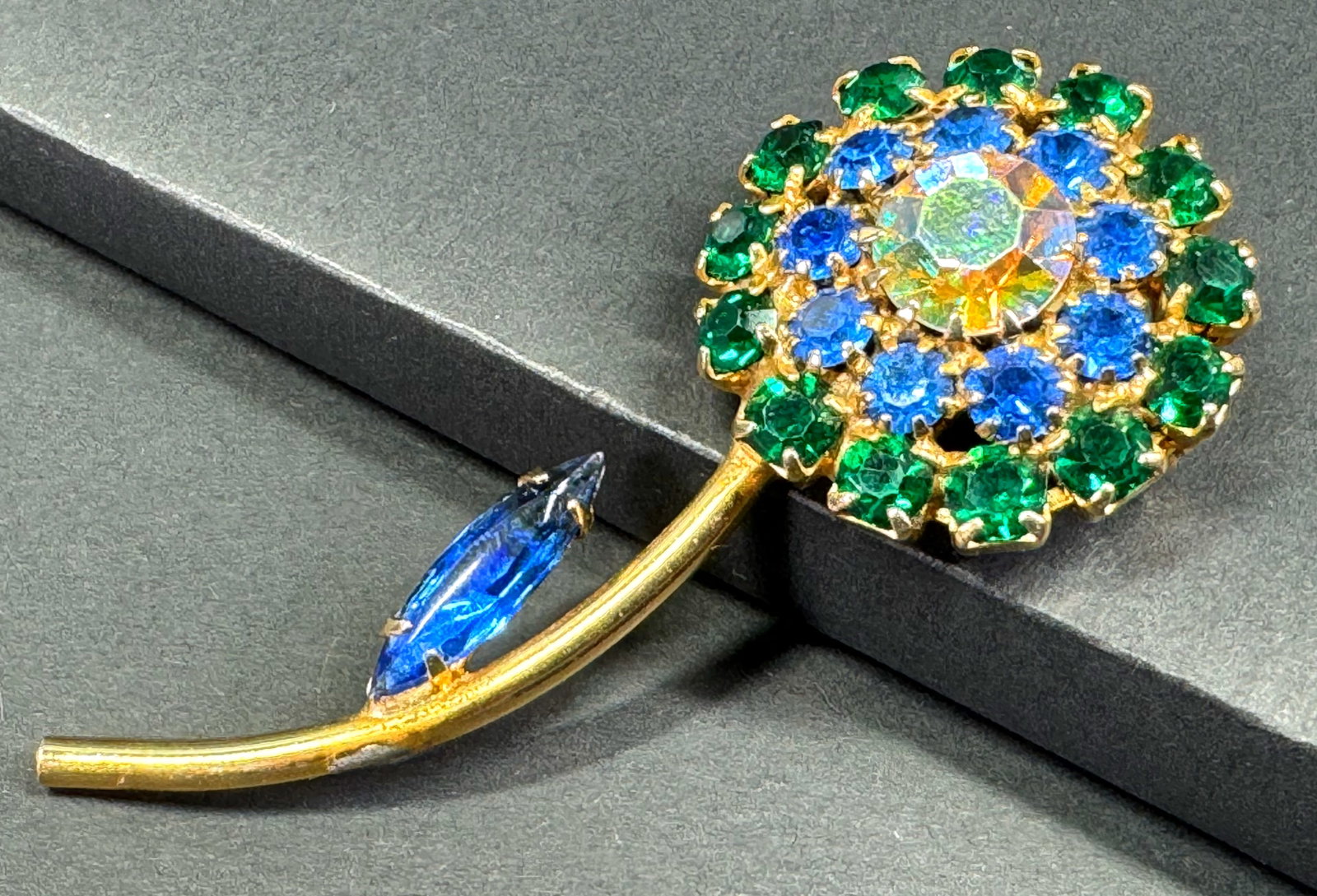 Vintage Blue, Green & AB Goldtone Metal Flower Pin Brooch.: Vintage Blue, Green & AB Goldtone Metal Flower Pin Brooch. Unmarked. For measures please refer to the pictures taken with a measuring tape. Weight: 9 Grams. This is a NO RESERVE AUCTION: there are no 
