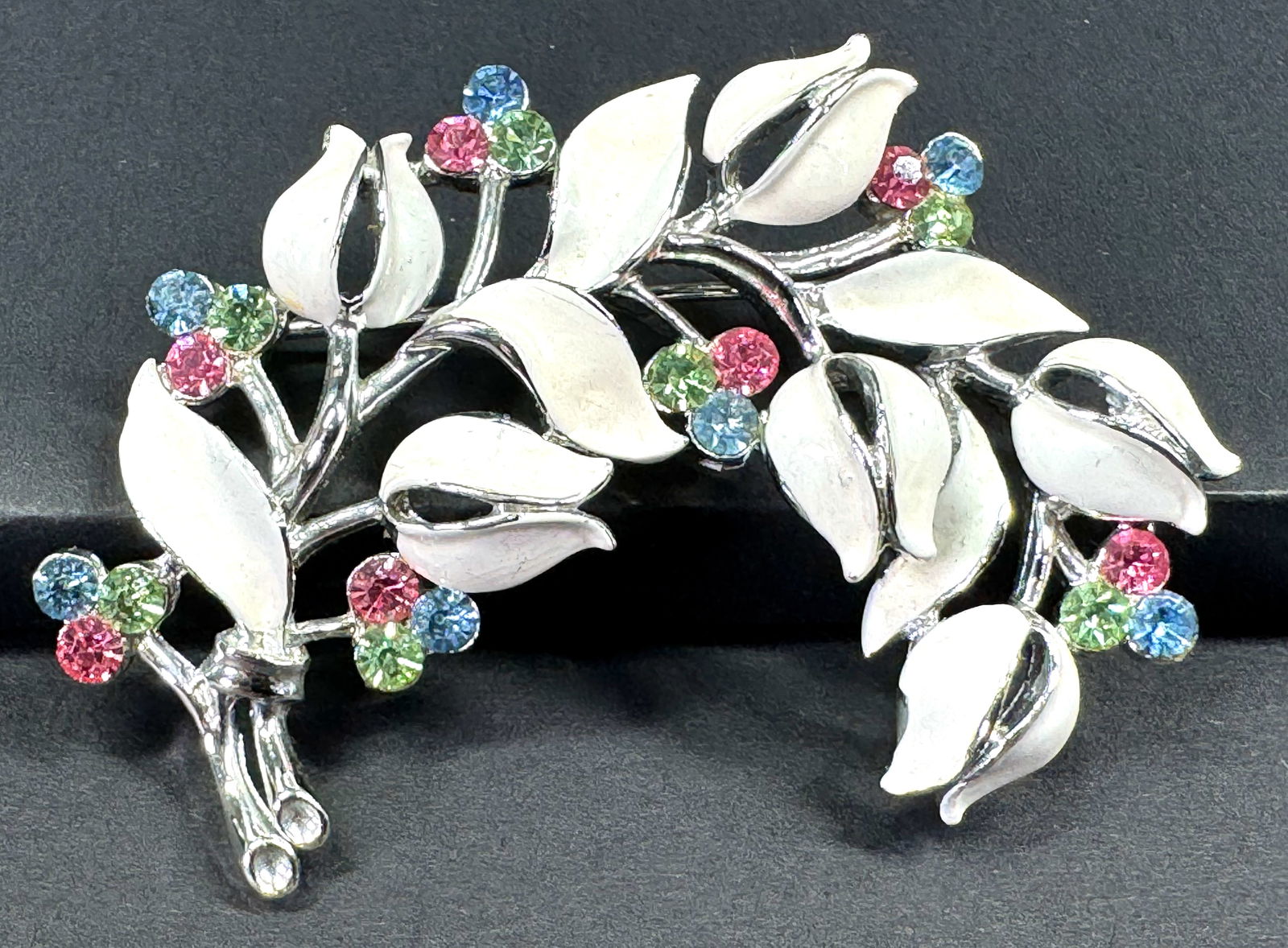 Vintage Lisner color rhinestones white enamel silvertone metal flowers & leaves pin brooch. (1 of 7)