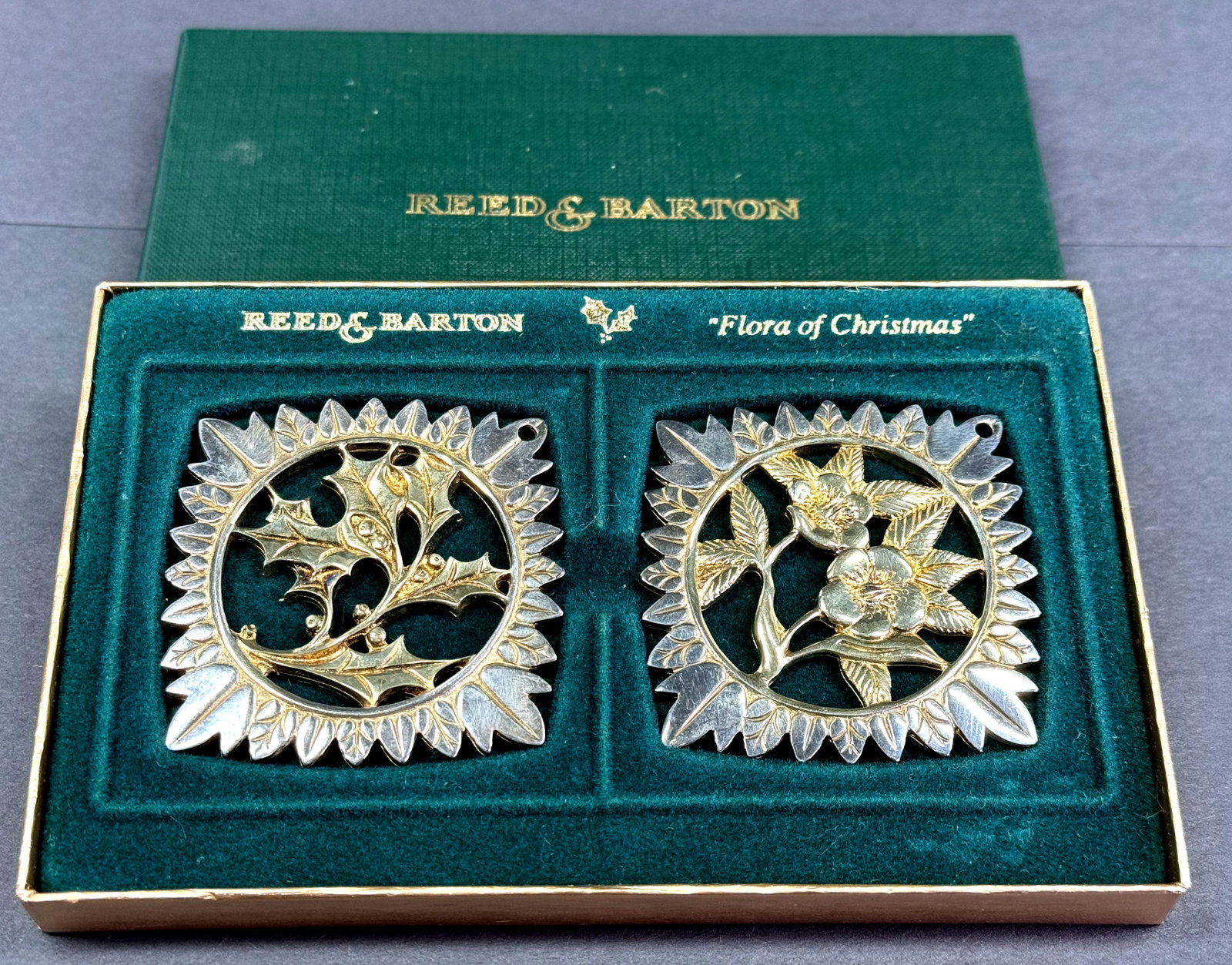 Vintage Flora of Christmas Reed & Burton filigree metal ornaments in box: Vintage Flora of Christmas Reed & Burton filigree metal ornaments in box. Signed. For measures please refer to the pictures taken with a measuring tape. Weight: 125 Grams. This is a NO RESERVE AUCTION