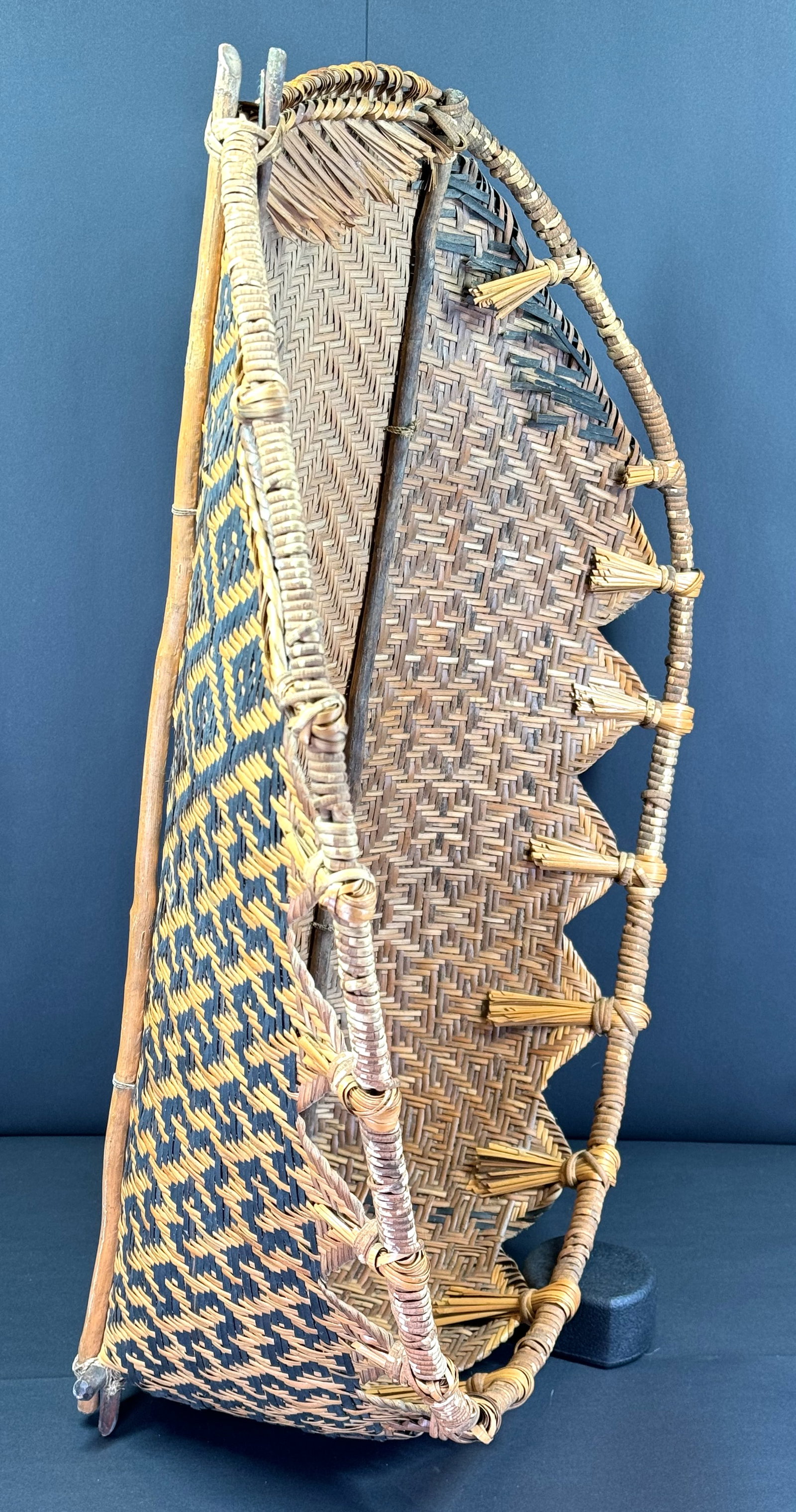 Amazonian Waimini Atrorari Cargo Storage/ Baby Basket. Wood, aruna fibers.: Amazonian Waimini Atrorari Cargo Storage/ Baby Basket.Wood, aruna fibers. It measures 24 inches long, 19 inches wide and 8 ½ inches deep. This is a NO RESERVE AUCTION: there are no hidden or co