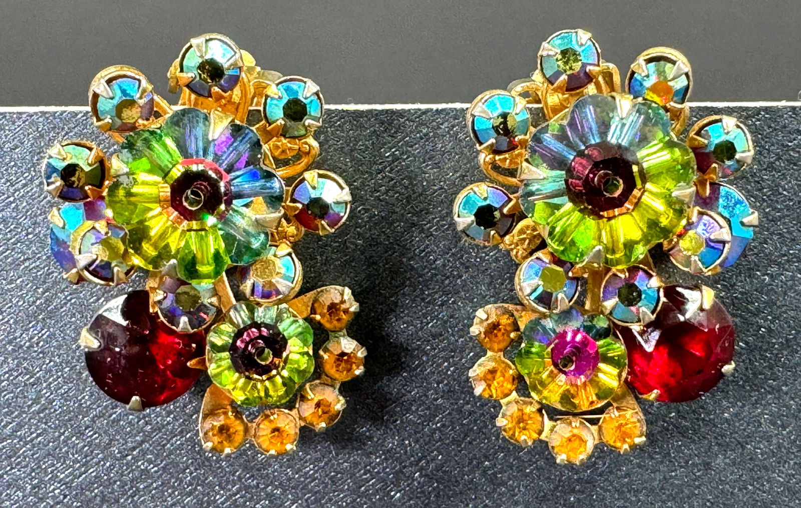Vintage Beau Jewels watermelon rivoli flowers & color crystals goldtone metal clip earrings. (1 of 8)