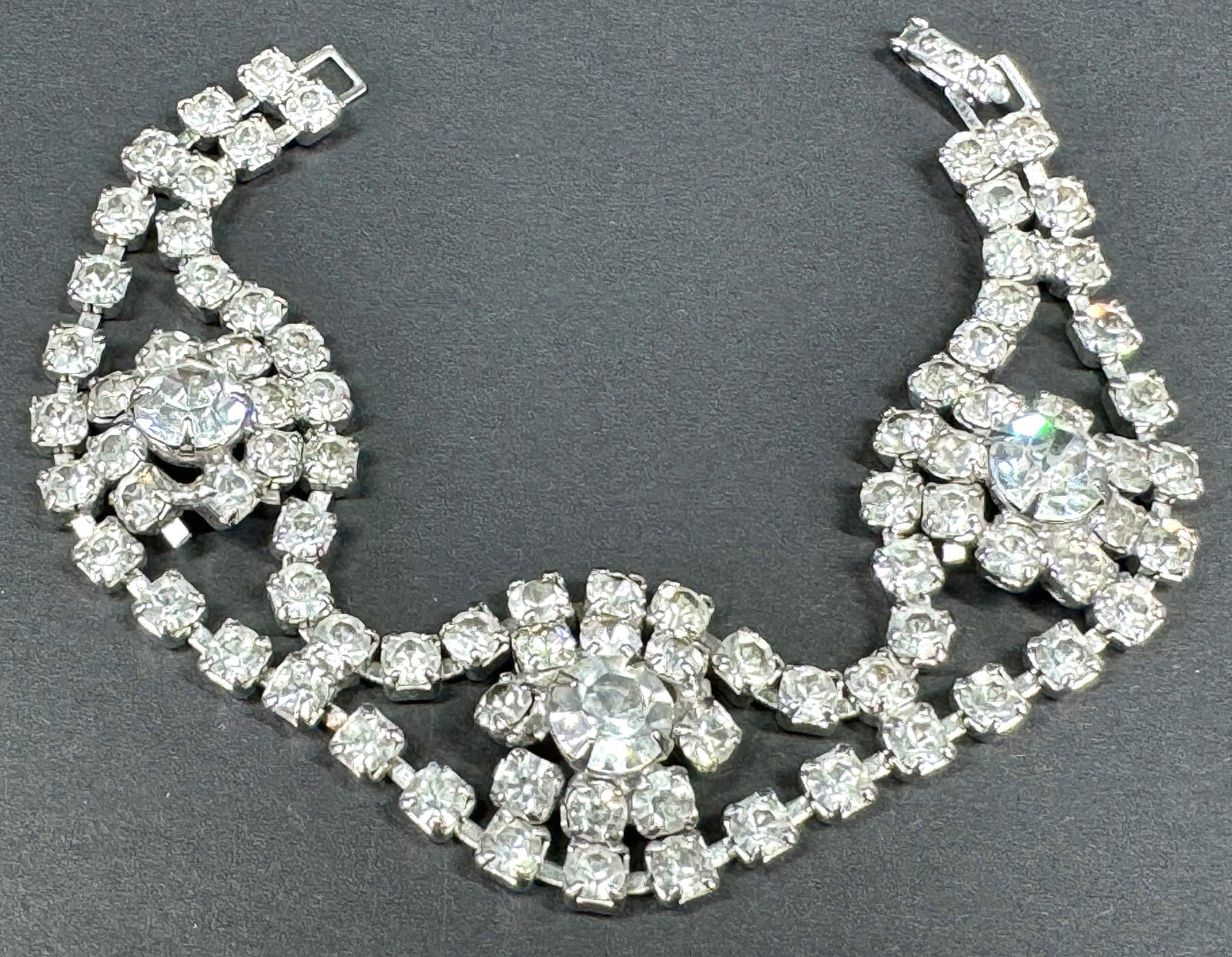 Vintage clear rhinestones silvertone metal flowers bracelet. (1 of 5)