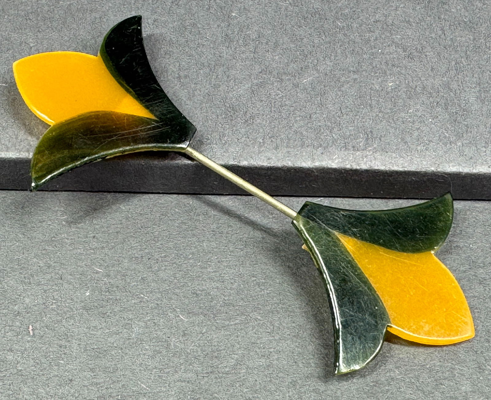 Vintage art deco Egyptian Revival lotus flowers celluloid jabot pin. (1 of 7)