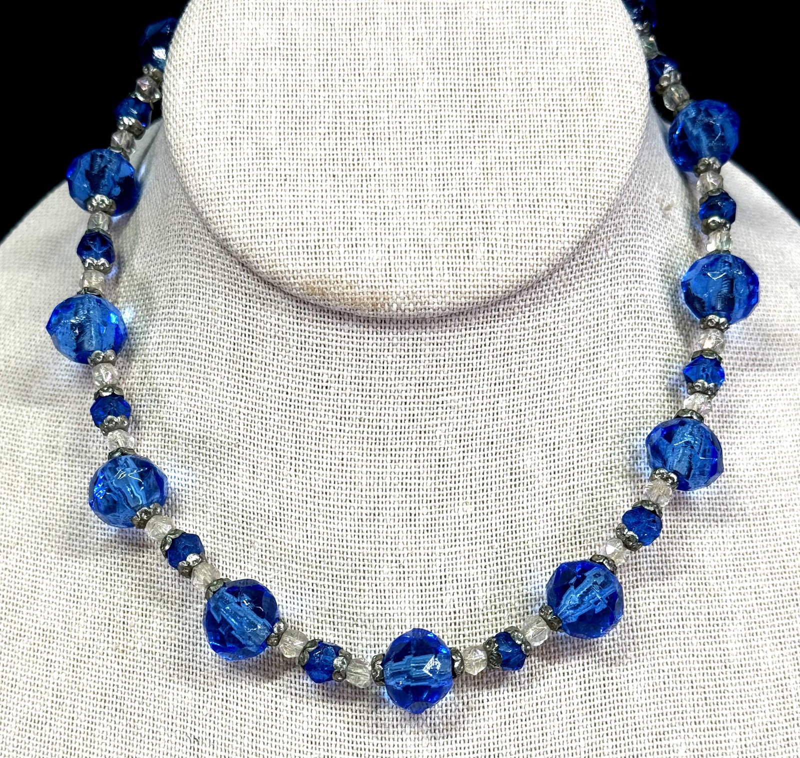 Antique art deco faceted blue & clear glass silvertone metal caps beaded choker necklace.: Antique art deco faceted blue & clear glass silvertone metal caps beaded choker necklace. Unmarked. For measures please refer to the pictures taken with a measuring tape. Weight: 27 Grams. This is a N