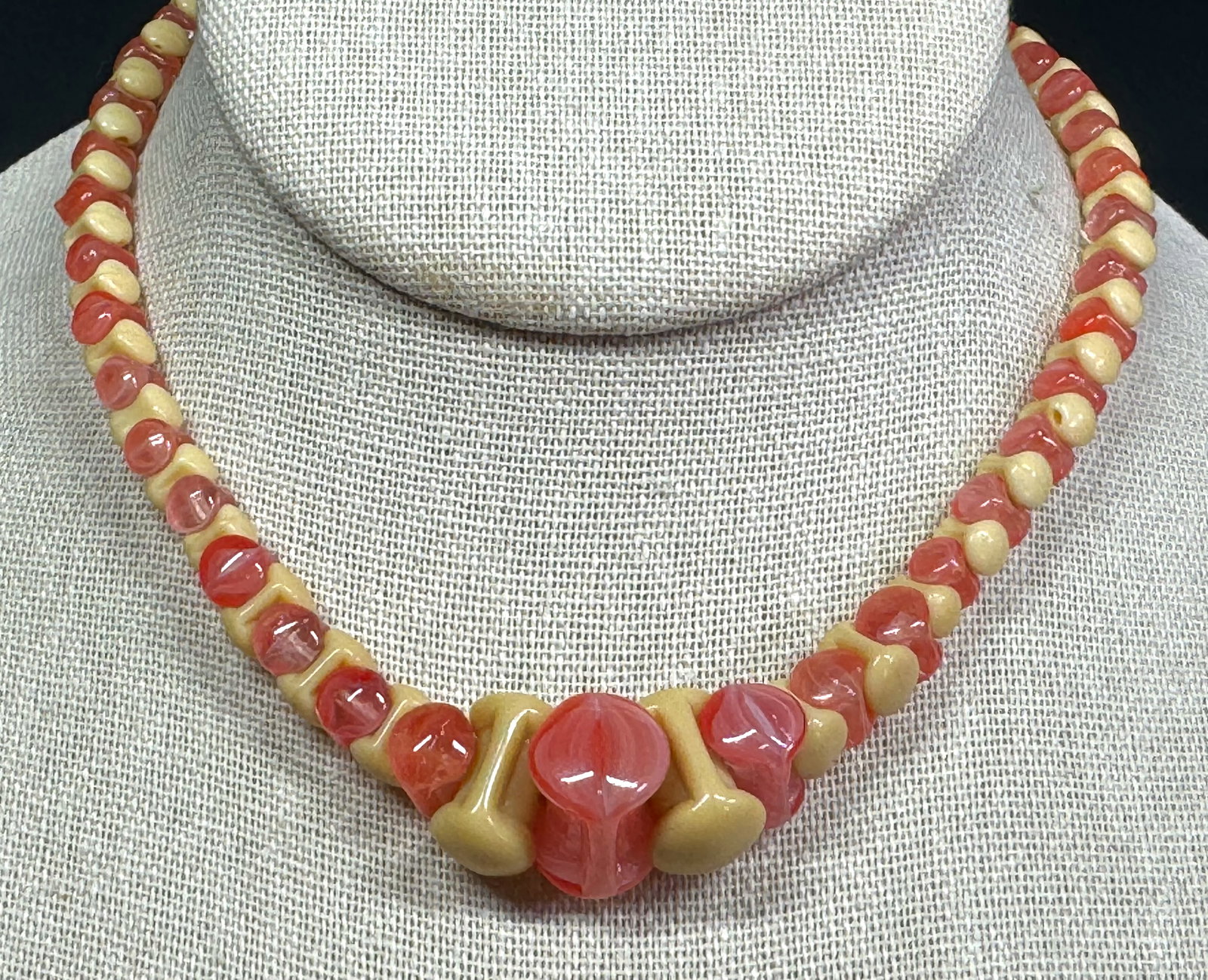Vintage art deco Czech dog bone shaped stacking beads collar necklace.: Vintage art deco Czech dog bone shaped stacking beads collar necklace. Unmarked For measures please refer to the pictures taken with a measuring tape. Weight: 35 Grams. This is a NO RESERVE AUCTION: t