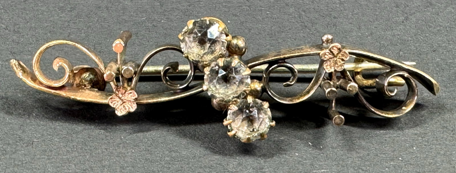 Antique Victorian faceted clear crystals gold-filled tiny flowers & scrolls pin brooch.: Antique Victorian faceted clear crystals gold-filled tiny flowers & scrolls pin brooch. Unmarked. For measures please refer to the pictures taken with a measuring tape. Weight: 4 Grams. This is a NO R