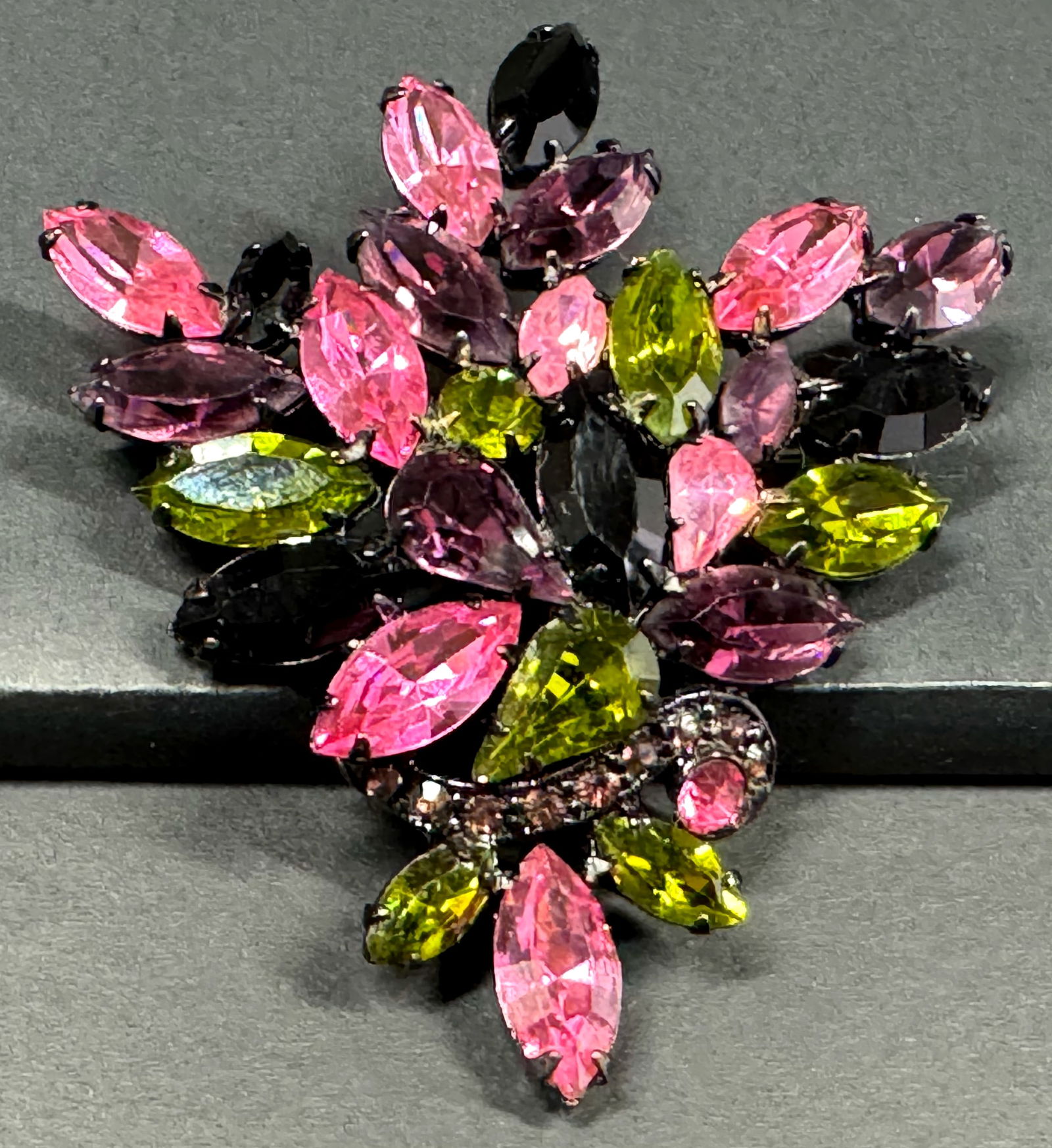 Vintage Sherman style color crystals japanned metal large pin brooch. (1 of 8)