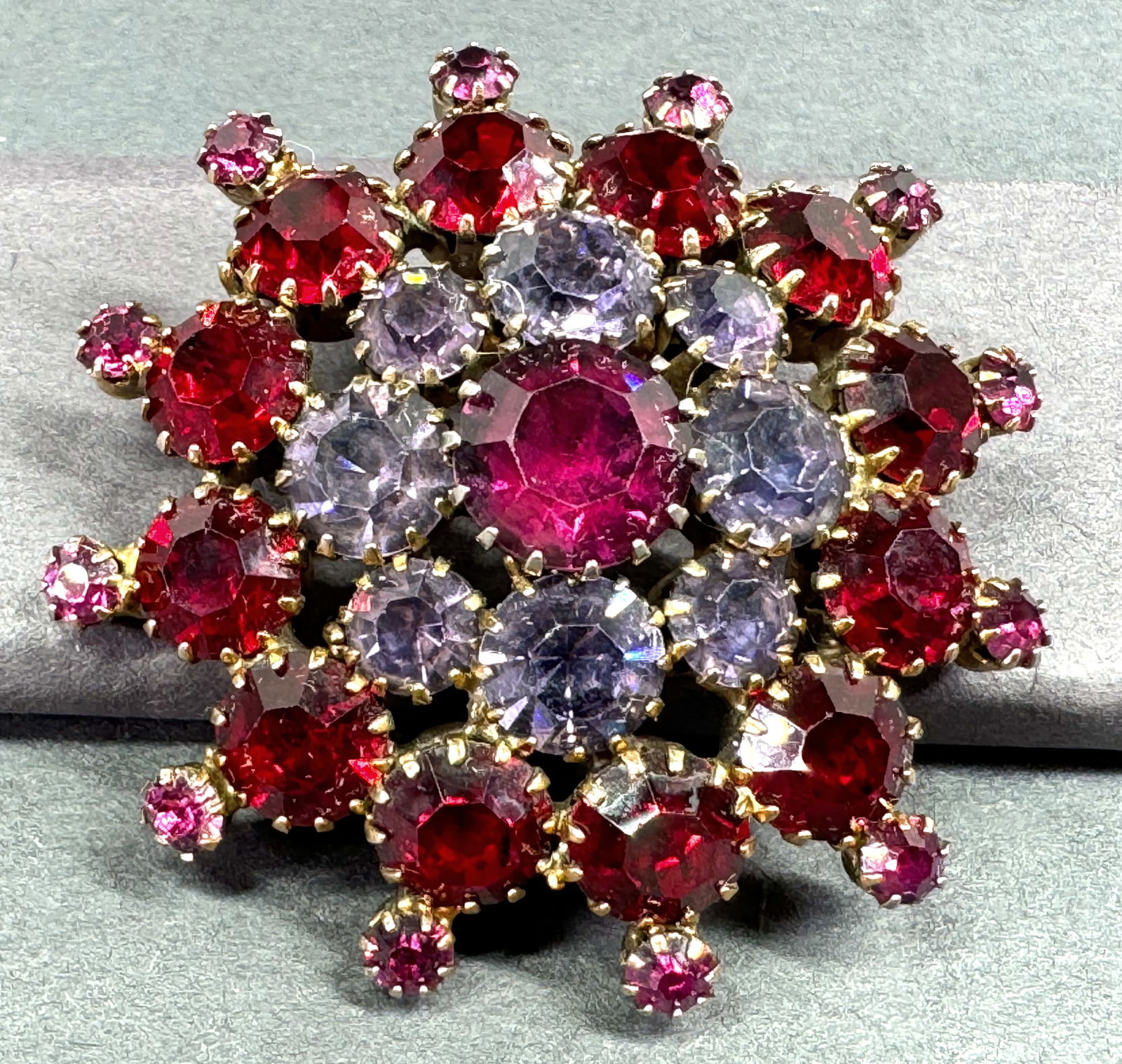 Vintage Juliana Style red and purple crystals goldtone metal pin brooch. (1 of 5)