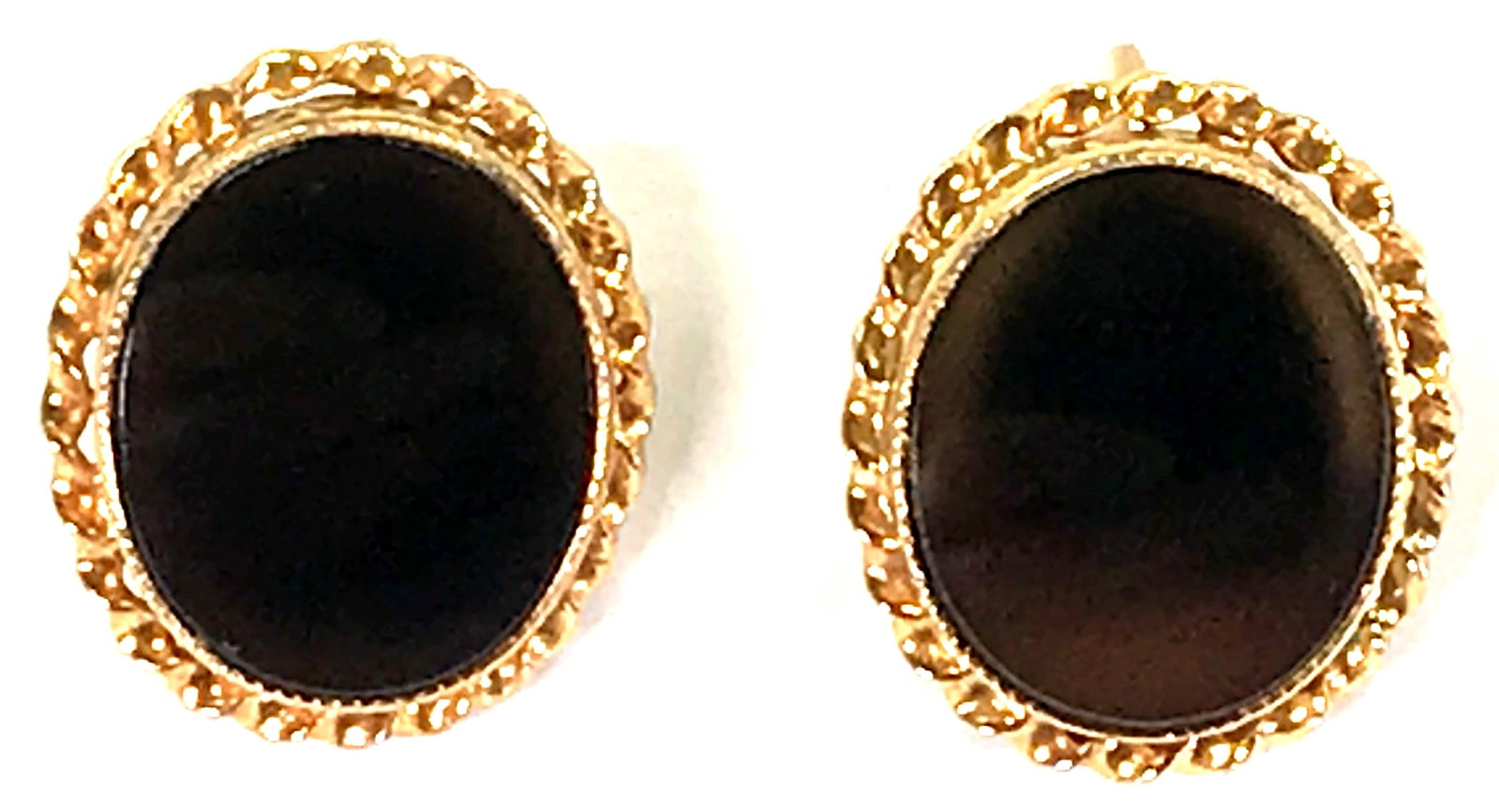 BDA Budlong Docherty & Armstrong Onyx 10K gold earrings: Vintage BDA Budlong Docherty & Armstrong black Onyx 10K yellow gold screw earrings. Marked BDA 10K. For measures please refer to the picture taken with a measuring tape. Weight: 3.19 Grams. This is a 