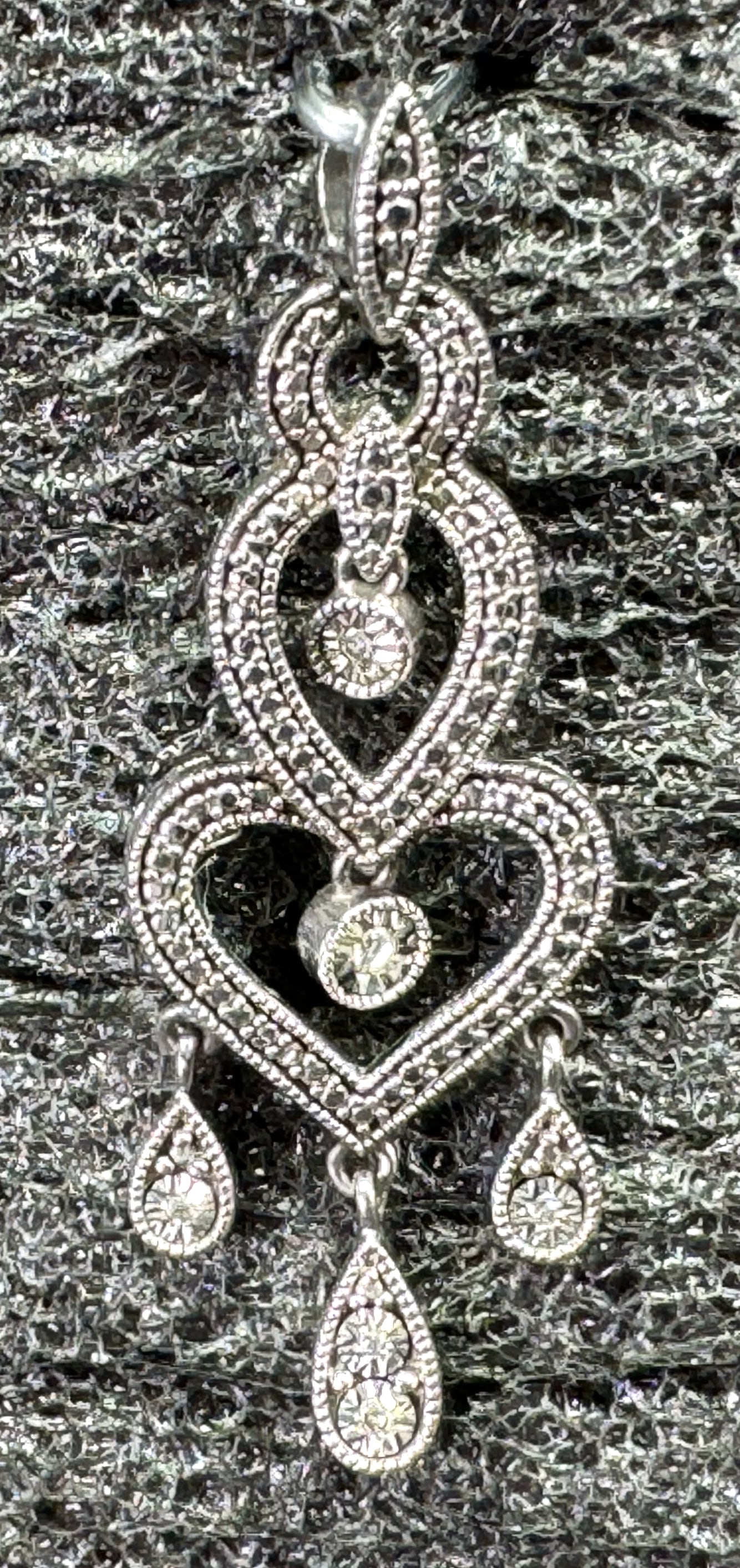 RL sterling silver CZ pendant with drop dangles pendant.: RL sterling silver CZ pendant with drop dangles pendant. Marked 925 & RL. For measures please refer to the pictures taken with a measuring tape. Weight: 3.10 Grams. This is a NO RESERVE AUCTION: there