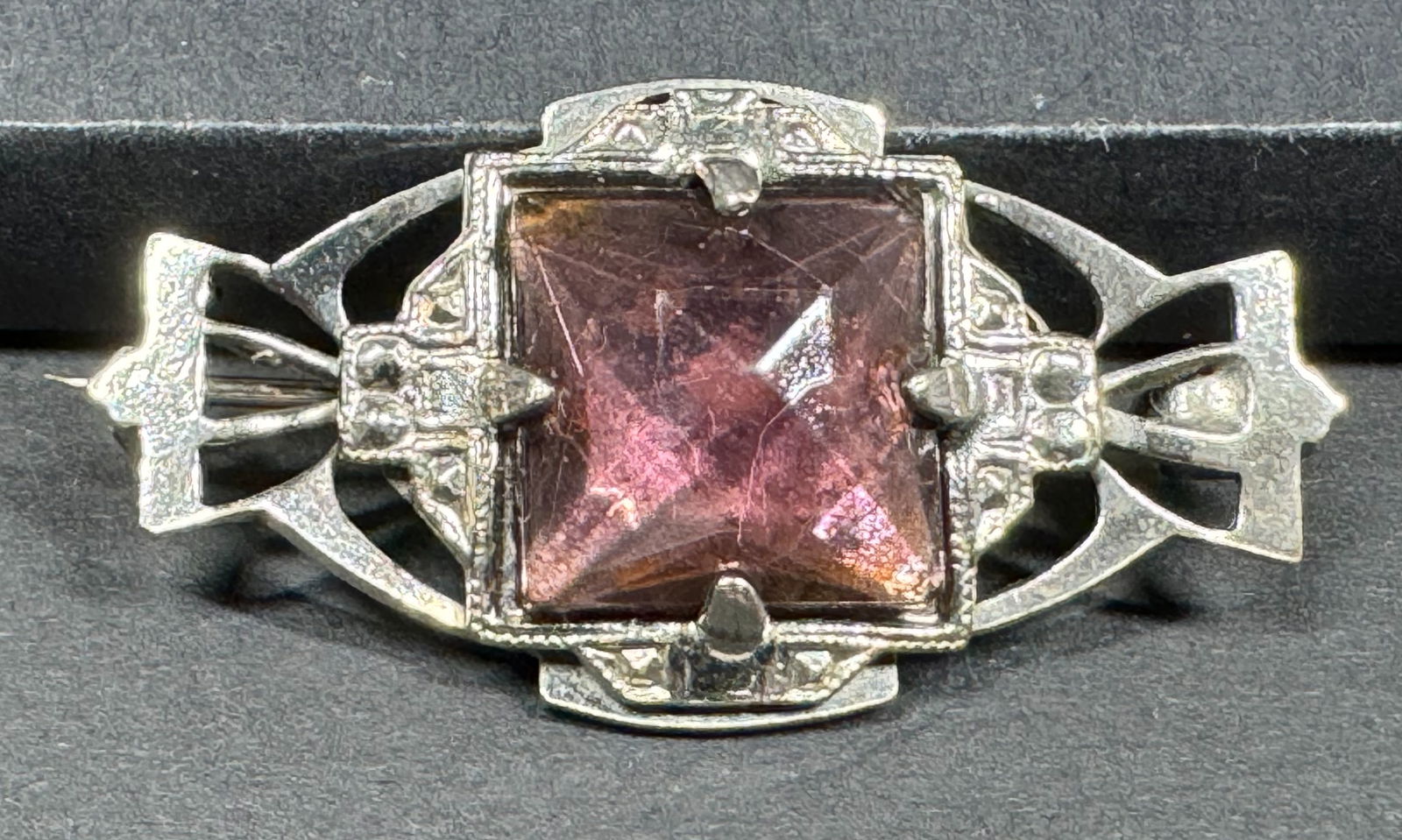 Antique art deco faceted purple vauxhall glass silvertone metal small pin brooch. (1 of 6)