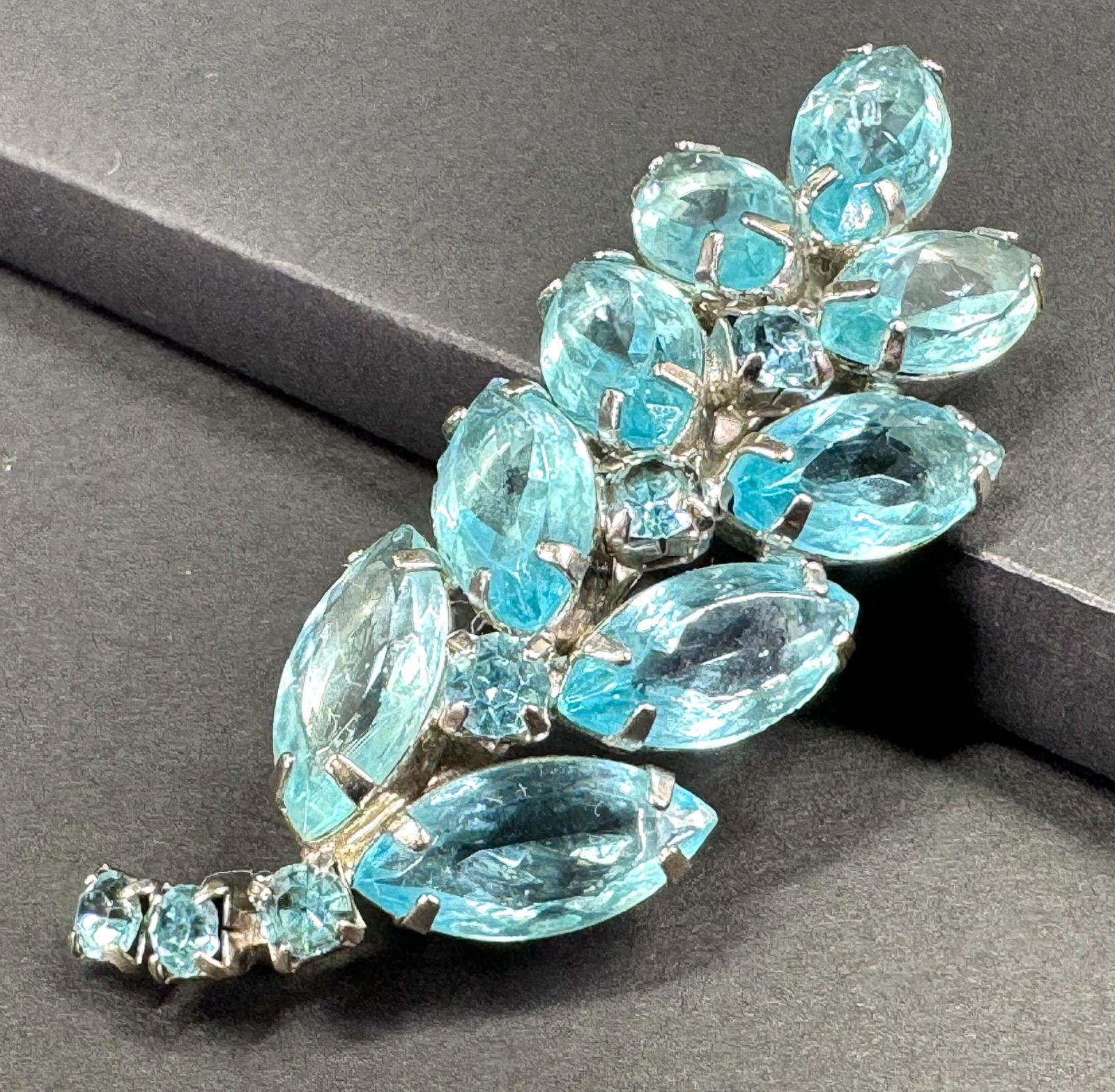 Vintage sky blue open crystals & rhinestones silvertone metal leaf  pin brooch . (1 of 7)