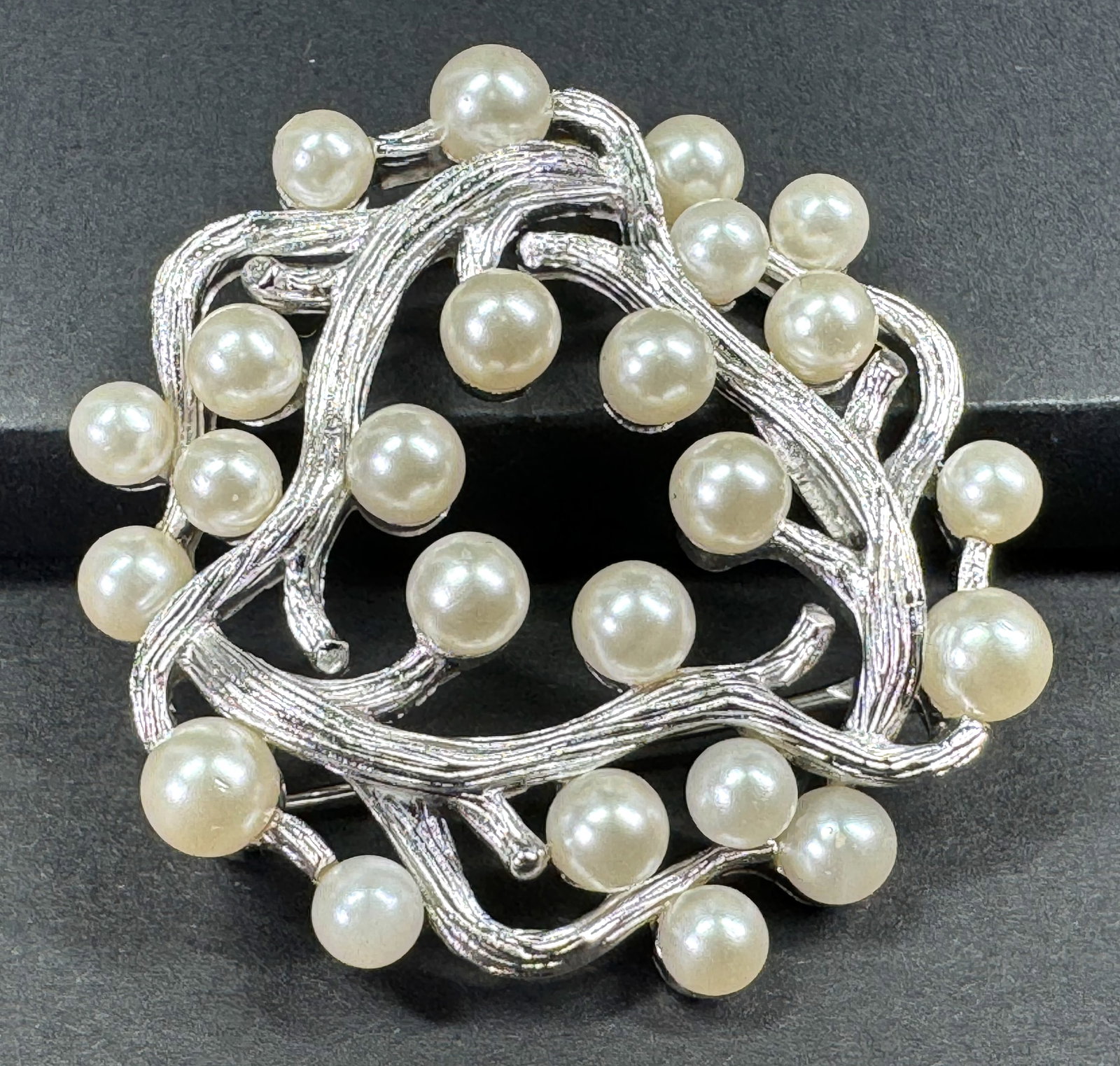 Vintage Crown Trifari faux pearls silvertone metal rounded pin brooch.: Vintage Crown Trifari faux pearls silvertone metal rounded pin brooch. Marked. For measures please refer to the pictures taken with a measuring tape. Weight: 11 Grams. This is a NO RESERVE AUCTION: th