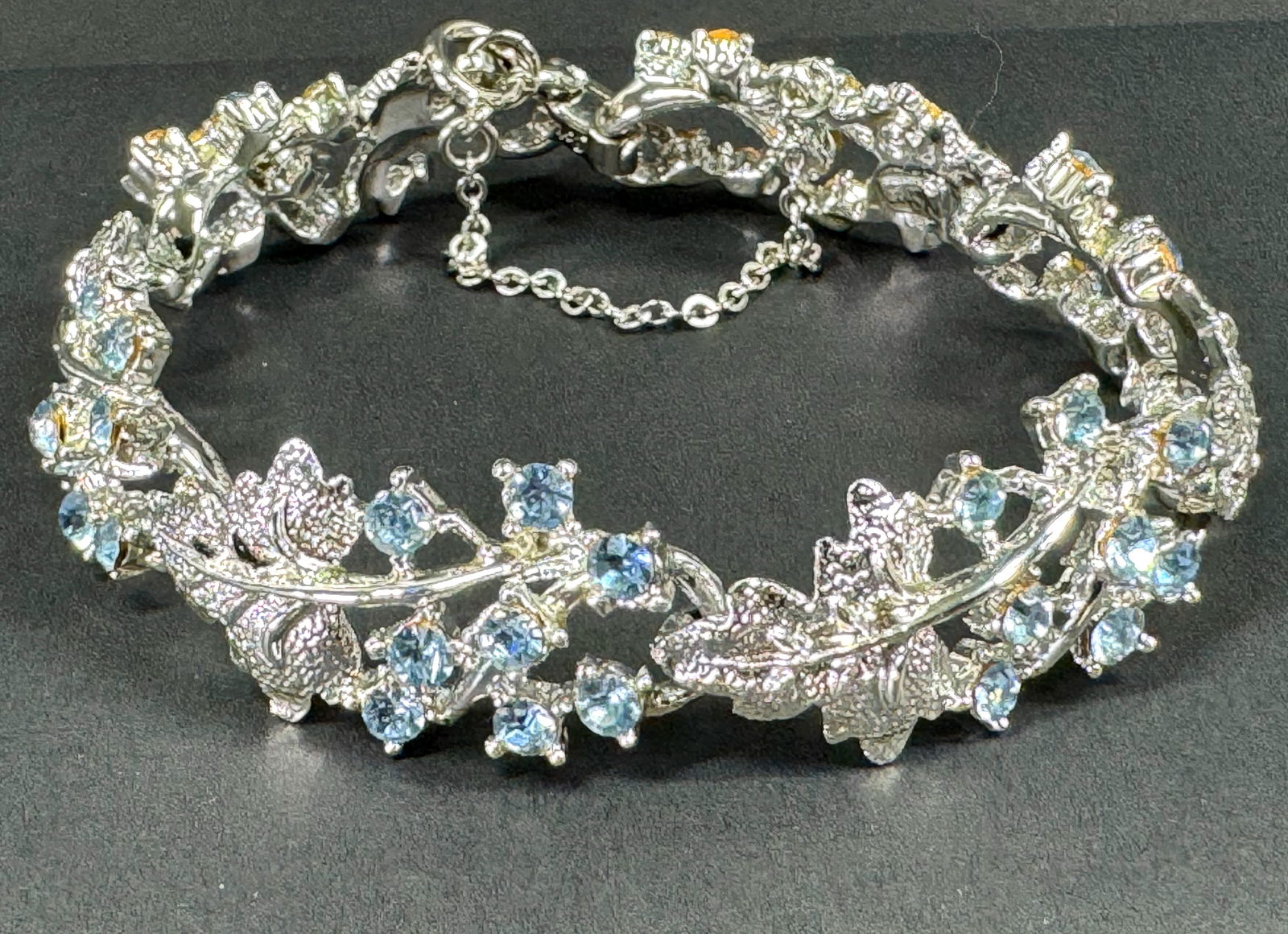 Vintage Coro skyblue crystals silvertone metal leaves bracelet.: Vintage Coro skyblue crystals silvertone metal leaves bracelet. Marked. Security chain For measures please refer to the pictures taken with a measuring tape. Weight: 19 Grams. This is a NO RESERVE AUC