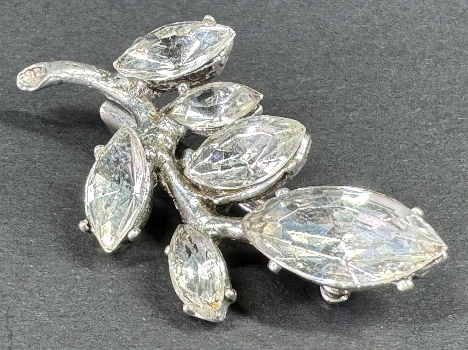 Vintage open back clear crystals silvertone metal leaves branch small pin brooch. (1 of 5)