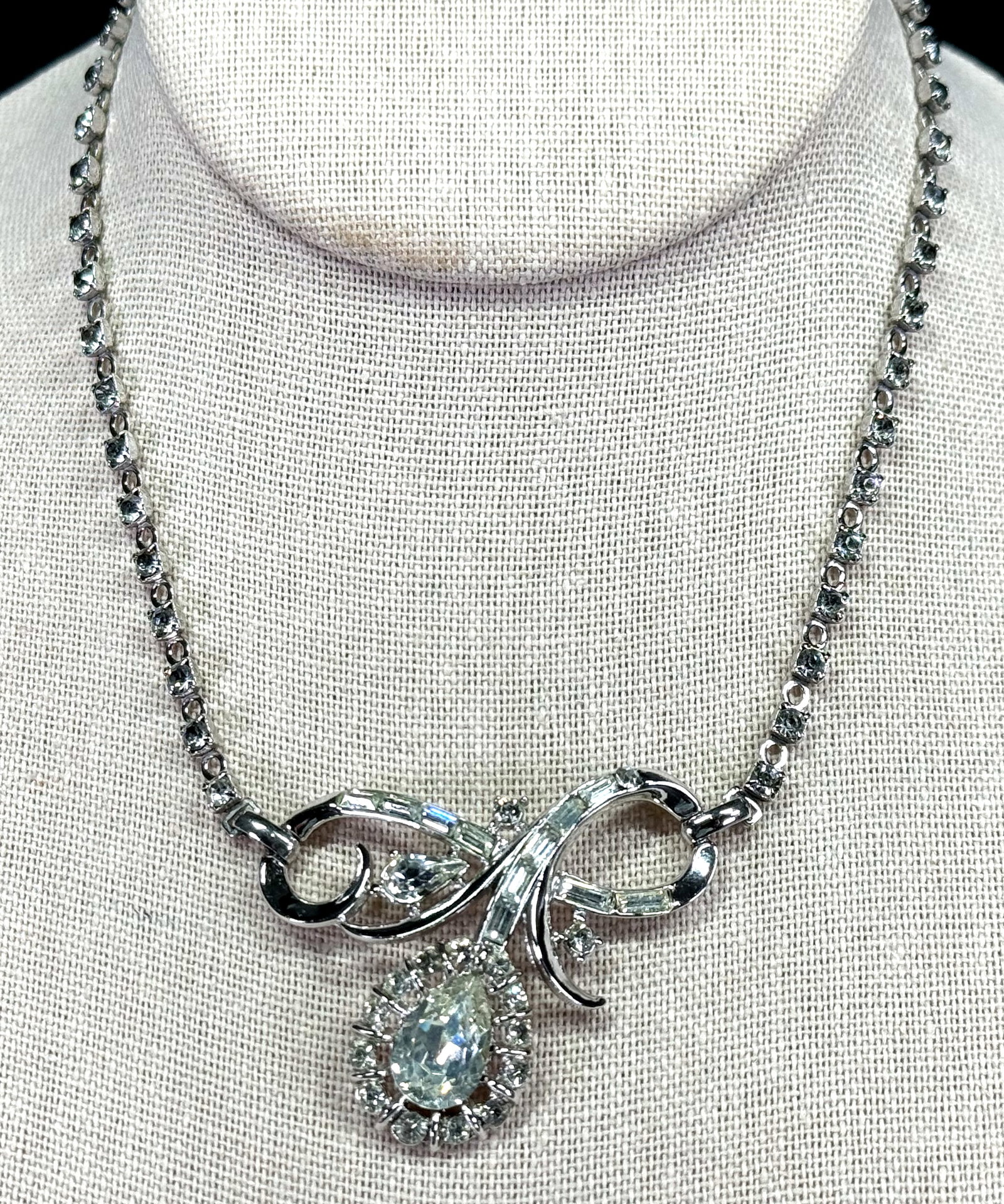 Vintage Trifari Pat Pend Alfred Philippe clear crystals silvertone metal necklace: Vintage Trifari Pat Pend Alfred Philippe jeweled clear crystals silvertone metal medallion and straps necklace. Marked on clasp. For measures please refer to the pictures taken with a measuring tape. 