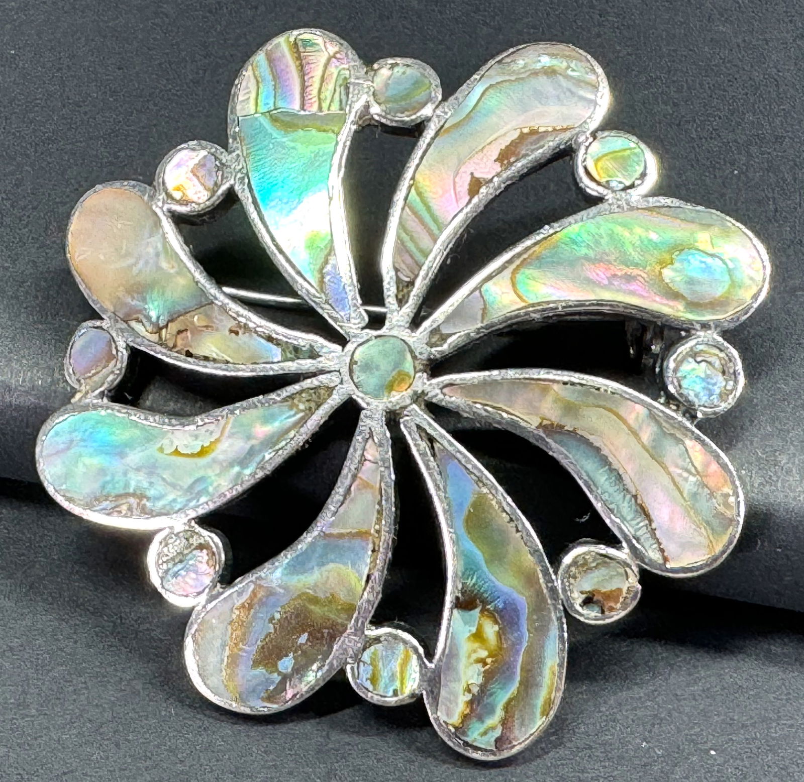 Vintage Los Ballesteros Taxco Mexico abalone inlay sterling silver pinwheel flower brooch. (1 of 10)