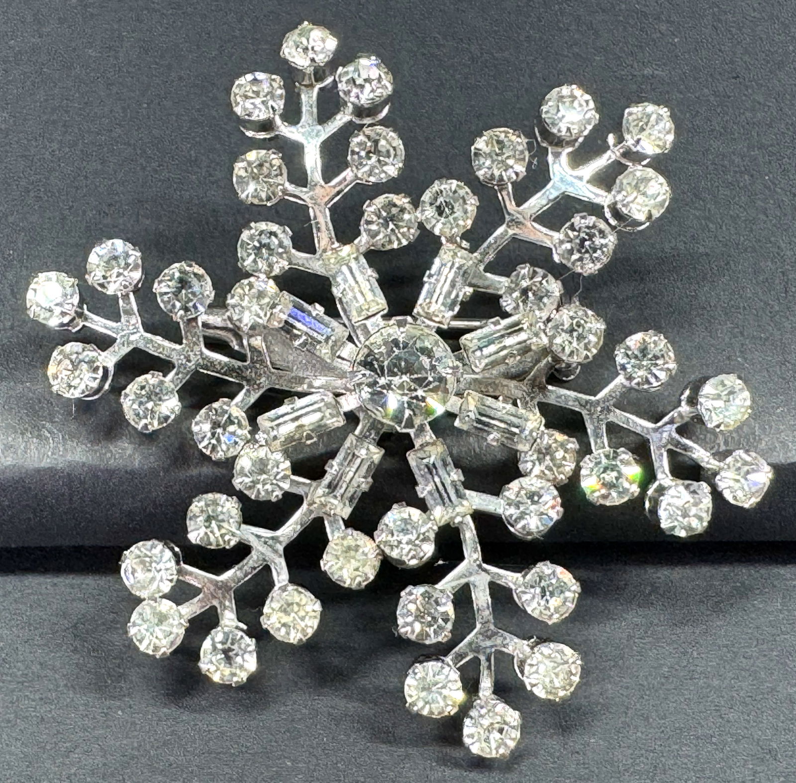 Vintage Coro clear crystals silvertone metal snowflake flower pin brooch. (1 of 7)