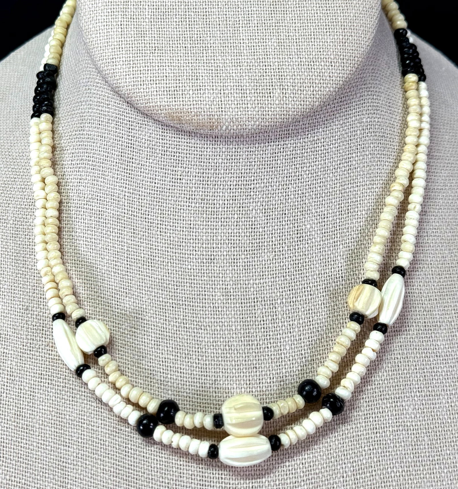 Vintage assorted carved & rounded creamy and dyed black bone beaded collar necklaces. Lot of 2.: Vintage assorted carved & rounded creamy and dyed black bone beaded collar necklaces. Lot of 2. Unmarked. For measures please refer to the pictures taken with a measuring tape. Weight: 10 Grams. This 