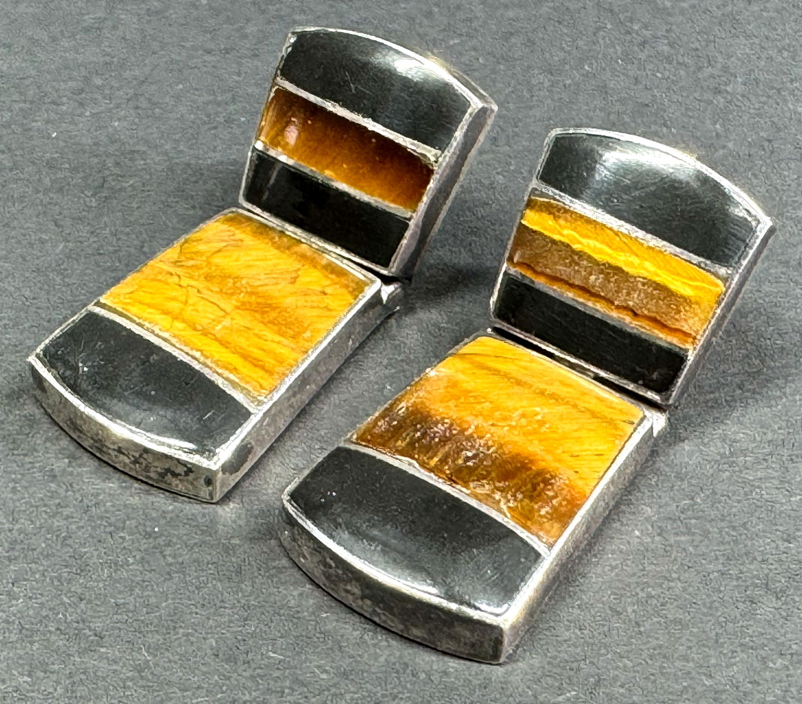 Vintage modernist onyx & tiger eye inlaid sterling silver stud earrings. (1 of 6)