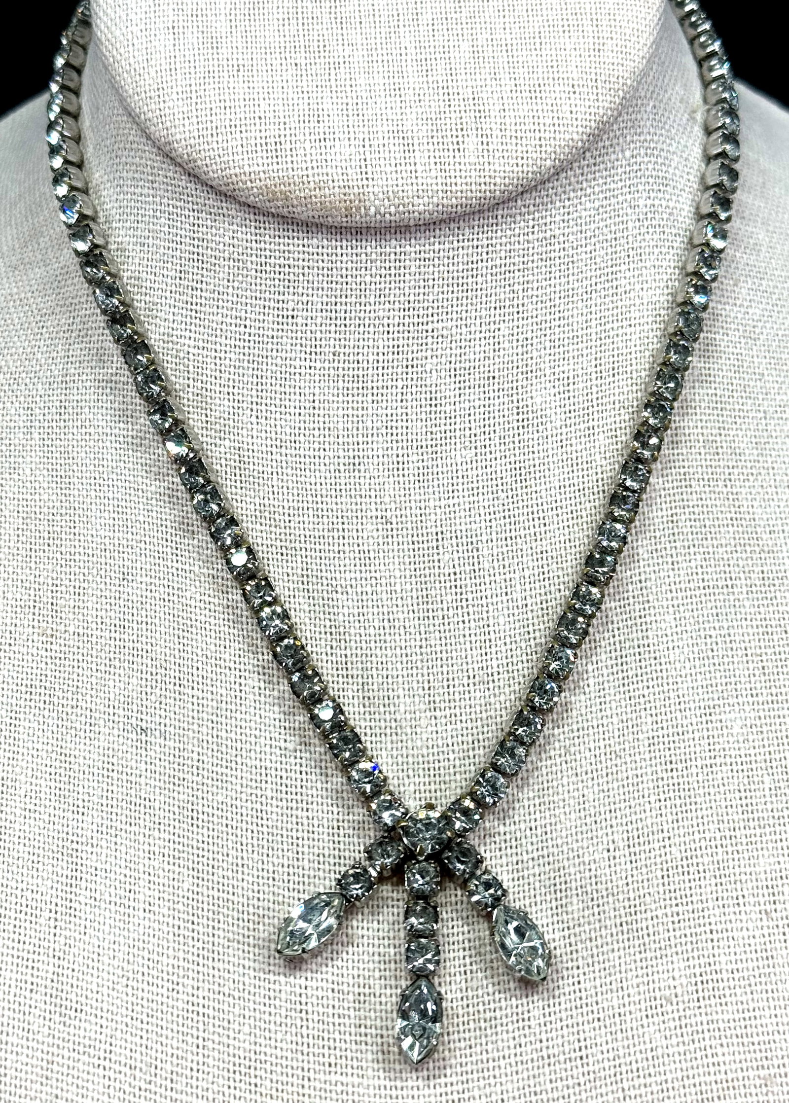 Vintage Kramer clear crystals silvertone metal choker necklace with dangles.: Vintage Kramer clear crystals silvertone metal choker necklace with dangles. Marked. For measures please refer to the pictures taken with a measuring tape. Weight: 16 Grams. This is a NO RESERVE AUCTI