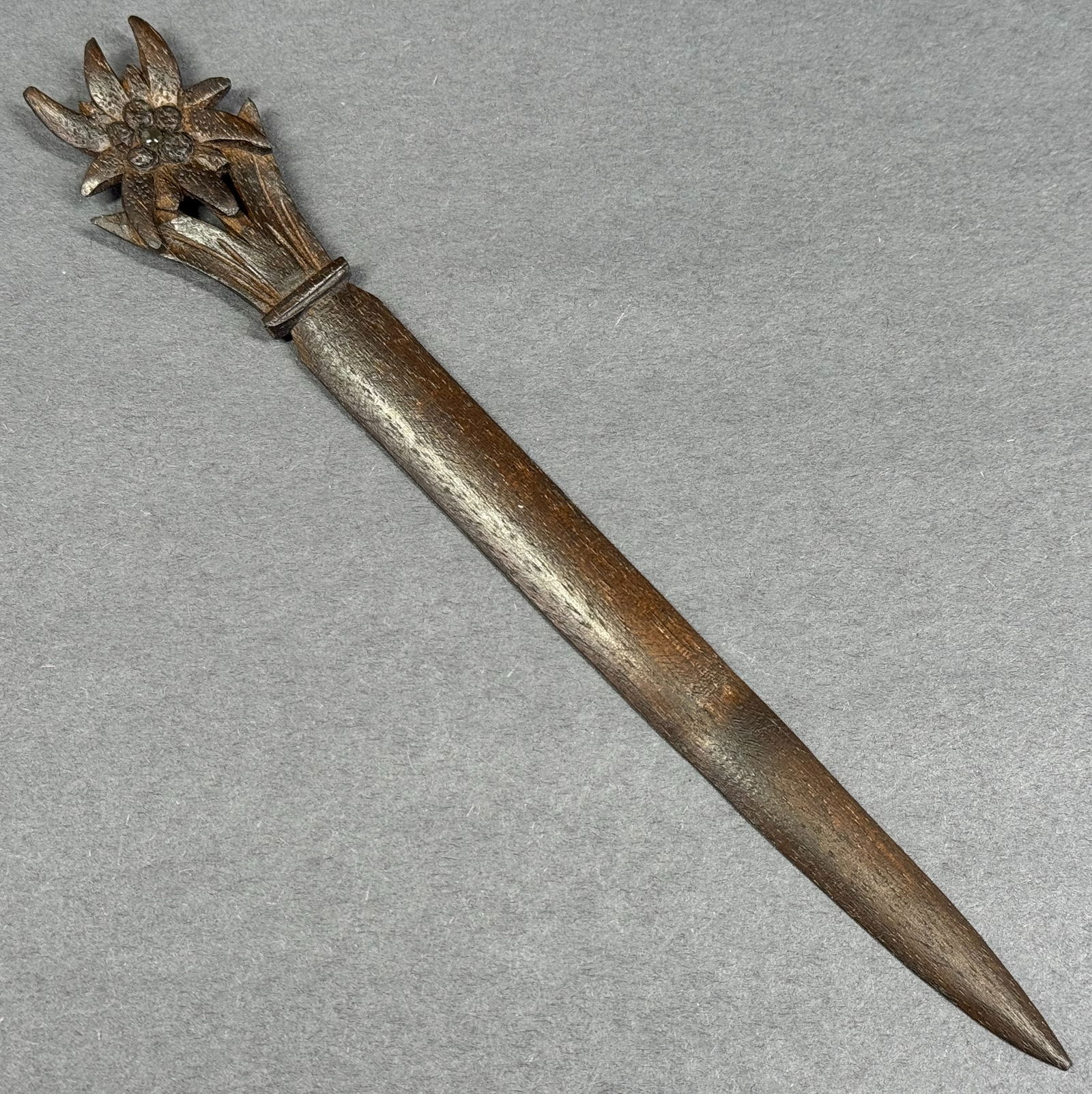 Vintage Swiss Black Forest carved wood Edelweiss flower with stanhope letter opener.: Vintage Swiss Black Forest carved wood Edelweiss flower with stanhope letter opener. The stanhope has a view of Interlaken Dei Jungfrau . For measures please refer to the pictures taken with a measuri