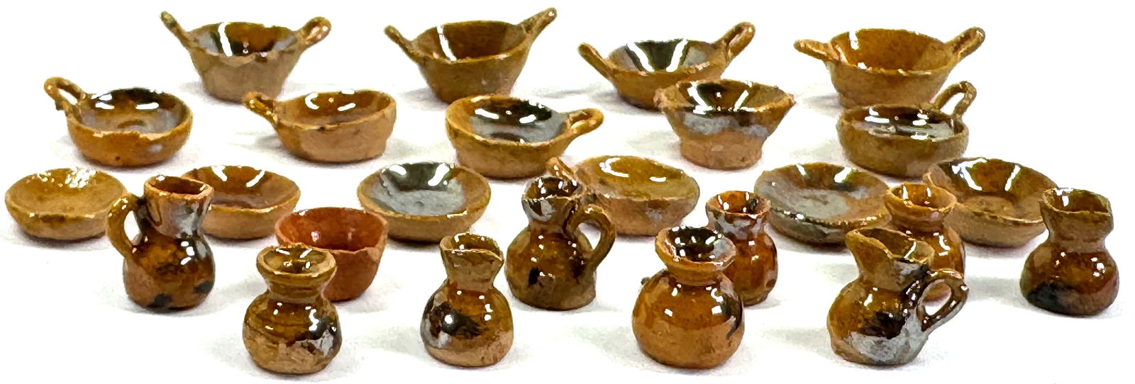 Vintage Mexican folk art tiny miniature pottery. Lot of 25 pieces. (1 of 10)