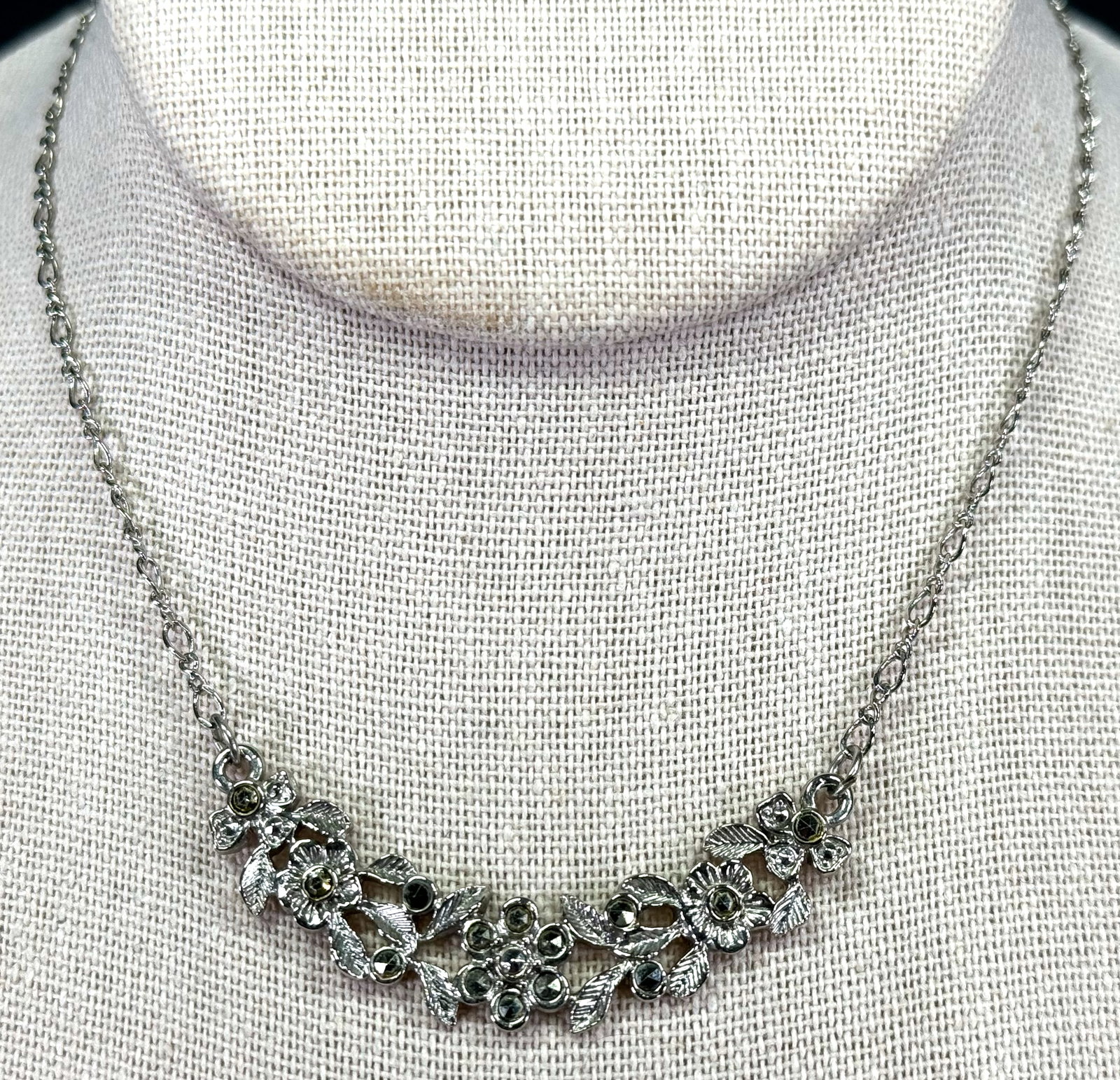 1928 Brand marcasites silvertone metal flowers & leaves medallion chain straps collar necklace.: 1928 Brand marcasites silvertone metal flowers & leaves medallion chain straps collar necklace. Marked. For measures please refer to the pictures taken with a measuring tape. Weight: 9 Grams. This is 