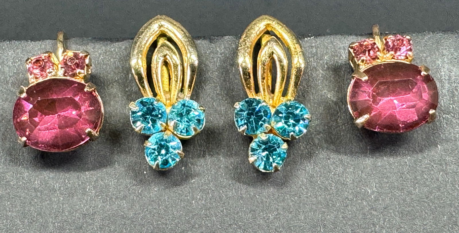 Vintage Coro turquoise & unbranded pink crystals goldtone metal screw back earrings.: Vintage Coro turquoise & unbranded pink crystals goldtone metal screw back earrings. The turquoise ones are marked Coro and the pink ones are unmarked. For measures please refer to the pictures taken