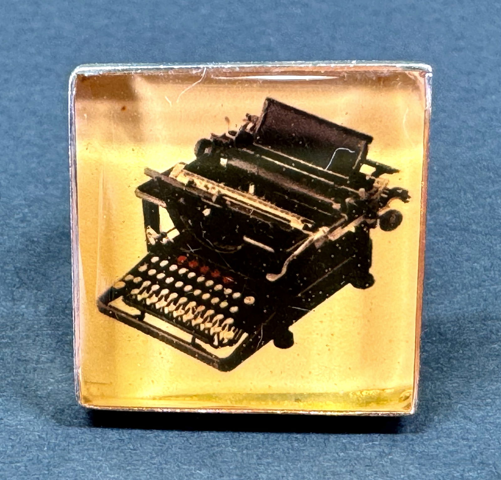 Artsy vintage typewriter inlaid resin silvertone metal adjustable ring . (1 of 7)