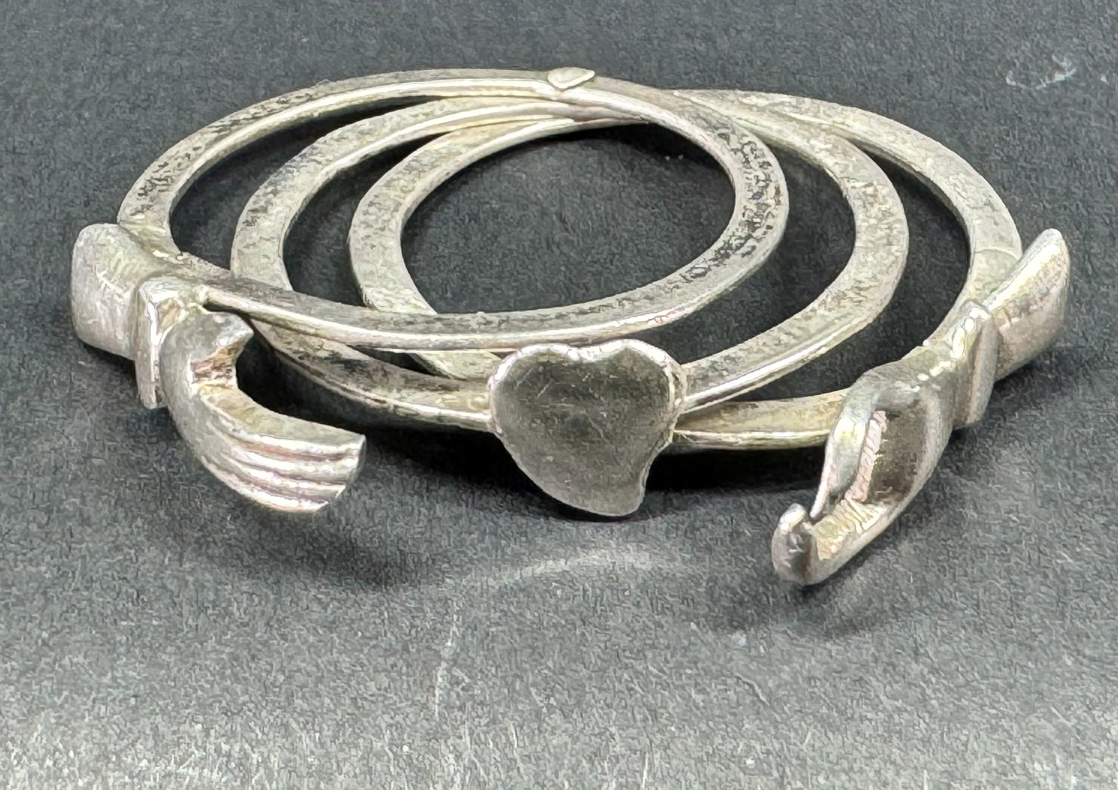 Vintage FBS Mexico Eagle 3 Fede Gimmel Soulmate Sterling Silver Puzzle Ring.: Vintage FBS Mexico Eagle 3 Fede Gimmel Soulmate Sterling Silver Puzzle Ring. Size 7 1/2 (Please refer to the pictures taken with a ring sizer) , Marked 925 Mexico FBS eagle 3. For measures please refe
