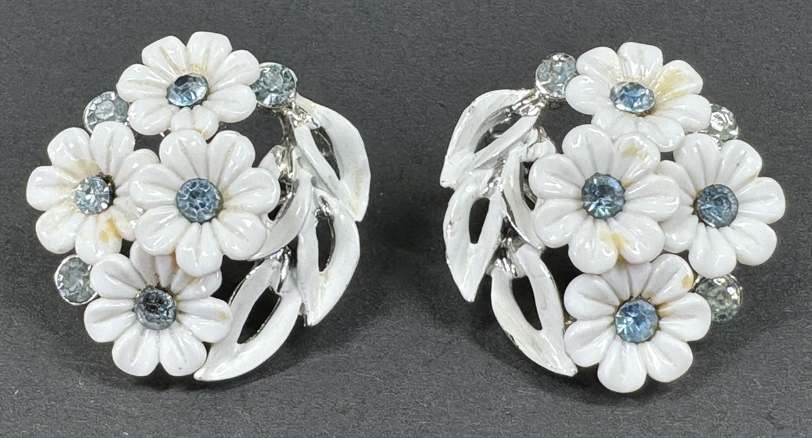Vintage Star sky blue crystals molded flowers enamel leaves silvertone clip earrings (1 of 7)