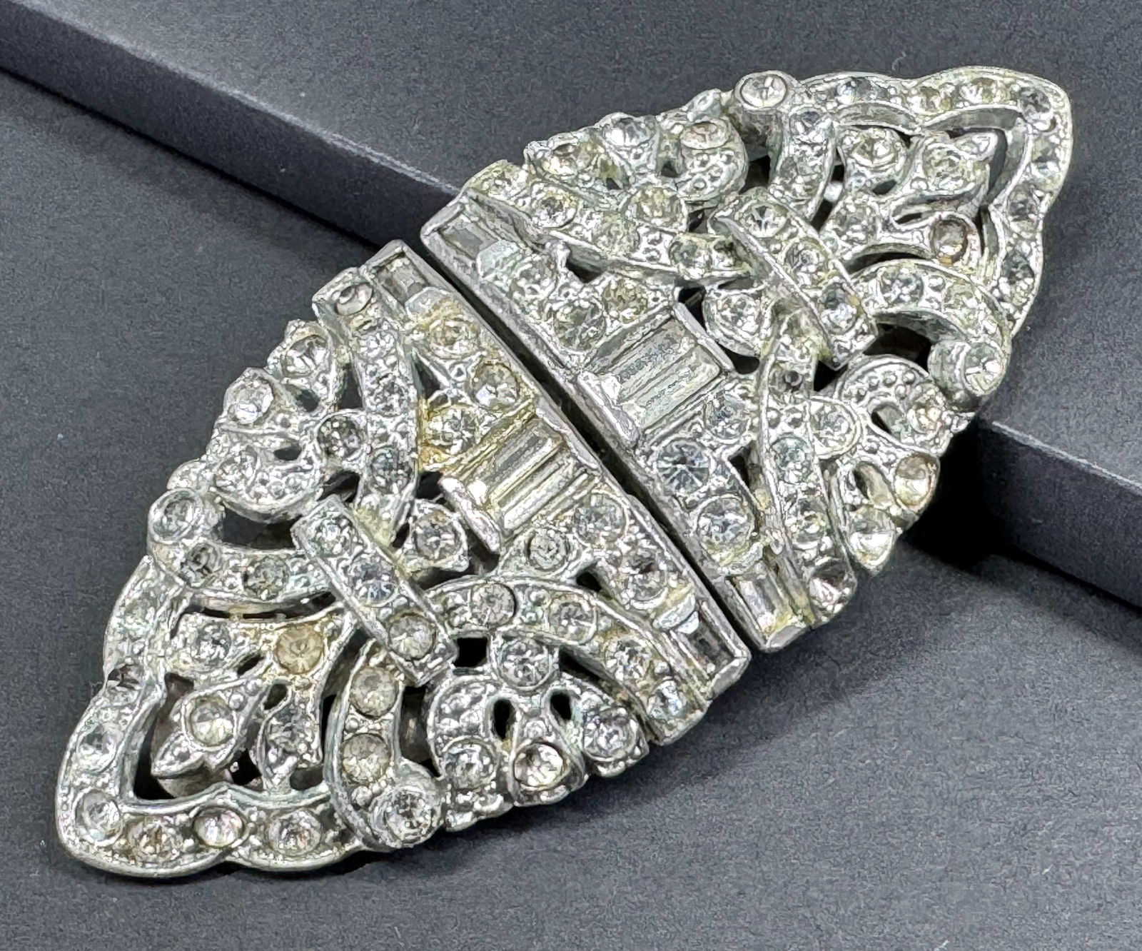 Vintage art deco clear rhinestones duette clip brooches pin by Wilhelm Goetz Patent 2045385. (1 of 10)