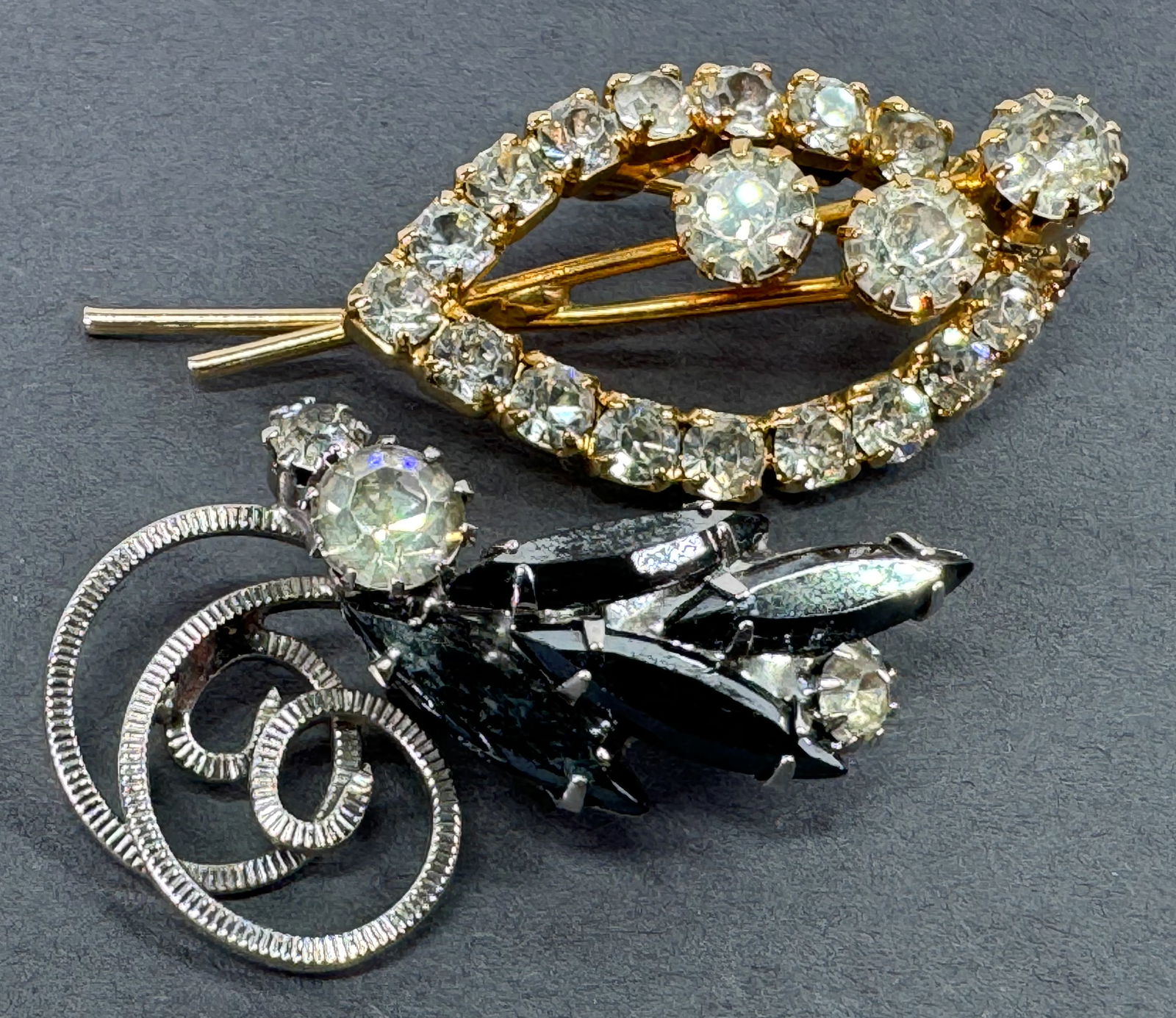 Vintage crystals flowers bouquet  assorted pin brooches. (1 of 6)