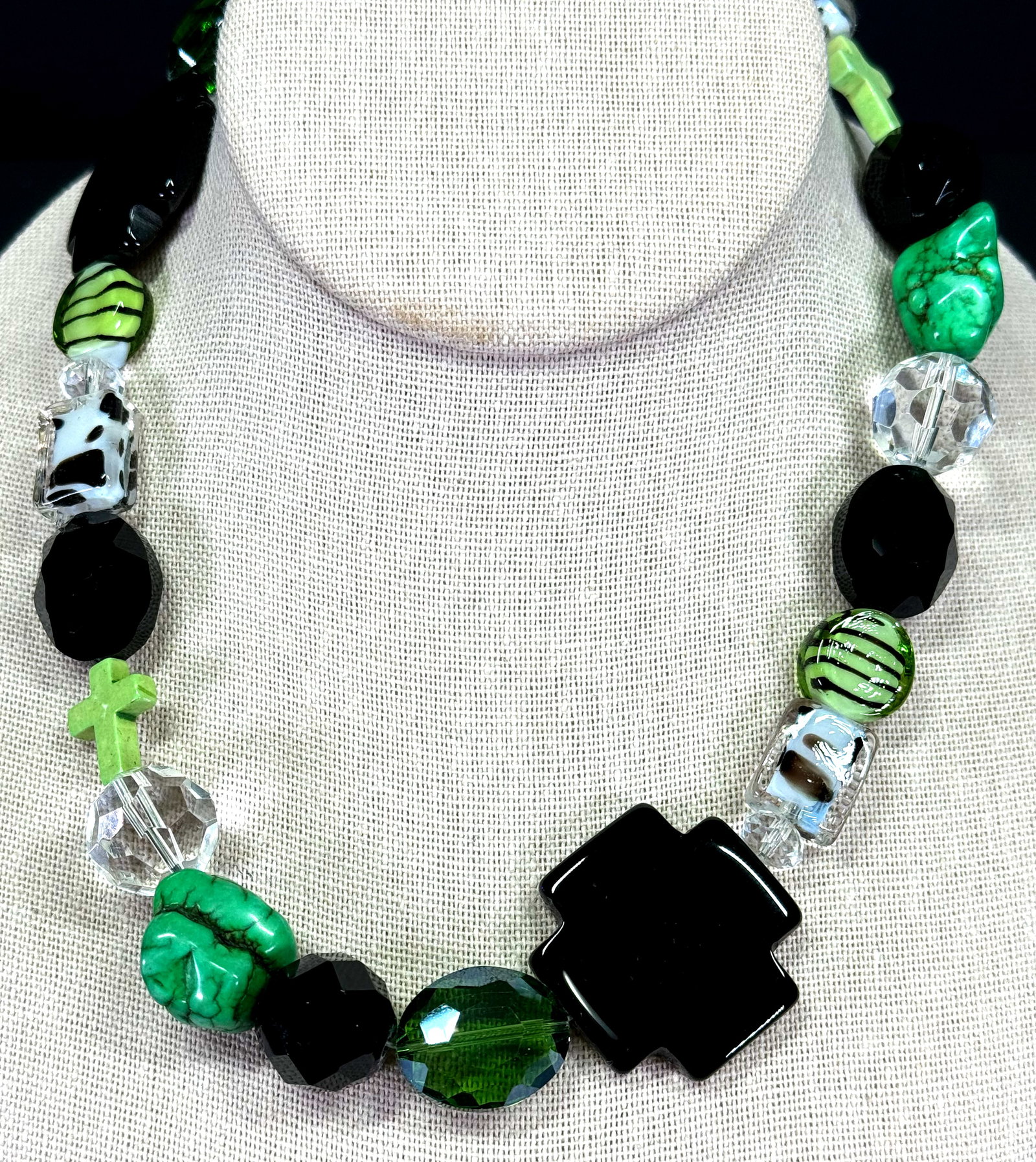 Stone, glass & crystal, some cross shaped beaded collar necklace.: Stone, glass & crystal, some cross shaped beaded collar necklace. Unmarked. For measures please refer to the pictures taken with a measuring tape. Weight: 80 Grams. This is a NO RESERVE AUCTION: there