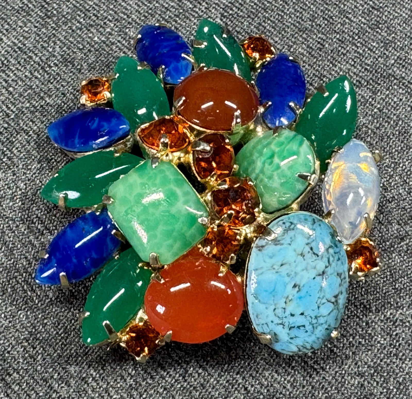 Vintage Schreiner style color glass cabs & crystals goldtone metal pin brooch. (1 of 7)