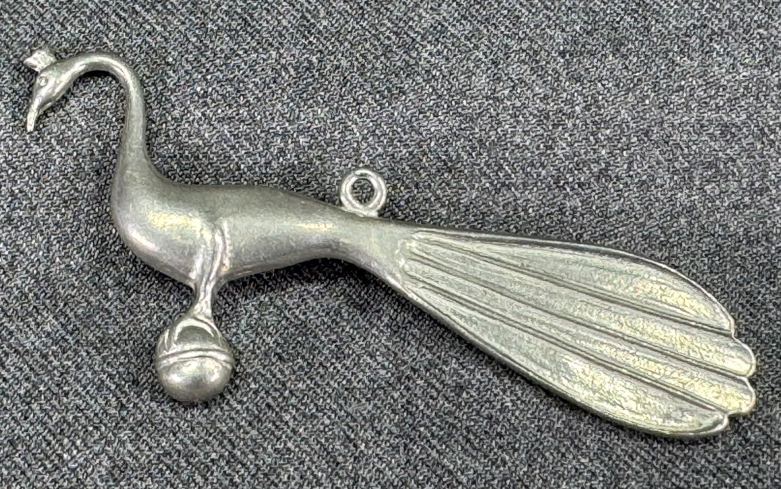 Vintage Kirk Stieff Large Pewter Peacock Bird Pendant.: Vintage Kirk Stieff Large Pewter Peacock Bird Pendant. Marked. For measures please refer to the pictures taken with a measuring tape. Weight: 18 Grams. This is a NO RESERVE AUCTION: there are no hidde