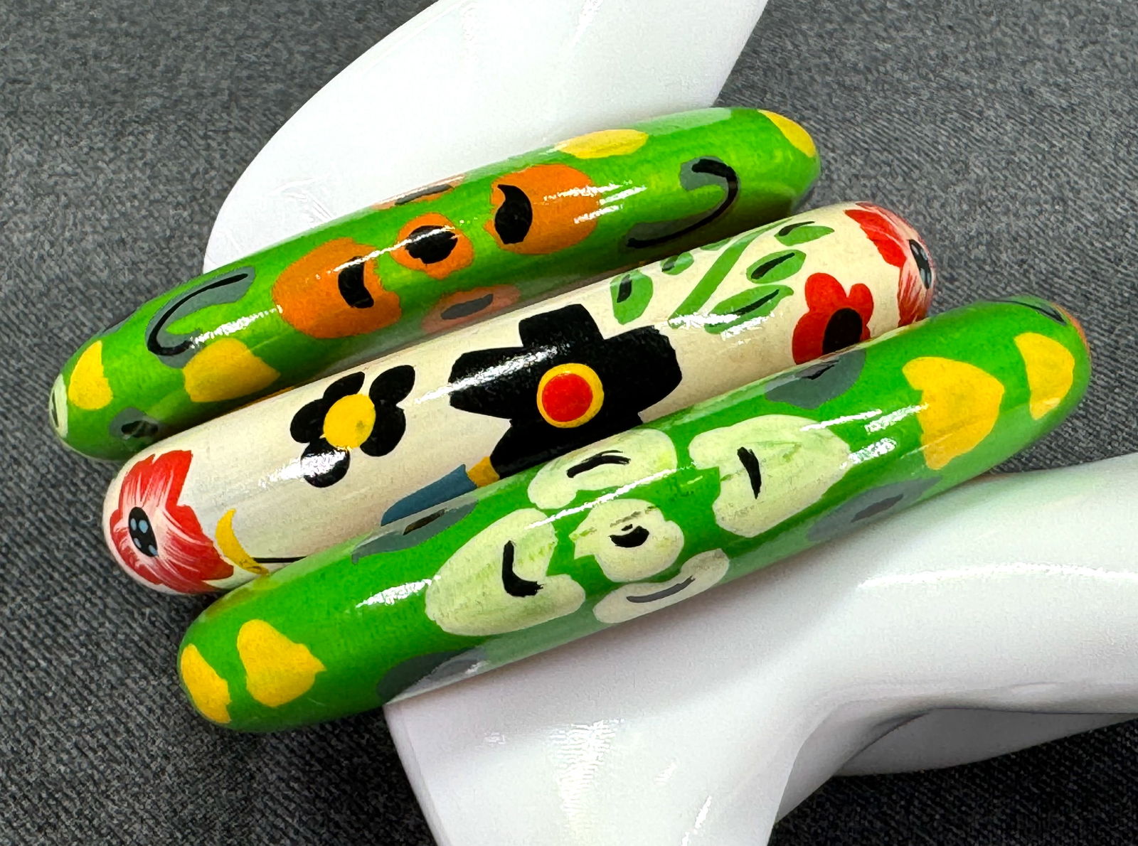 Vintage boho hand painted wood flowers bracelet bangles. Lot of 3. (1 of 7)