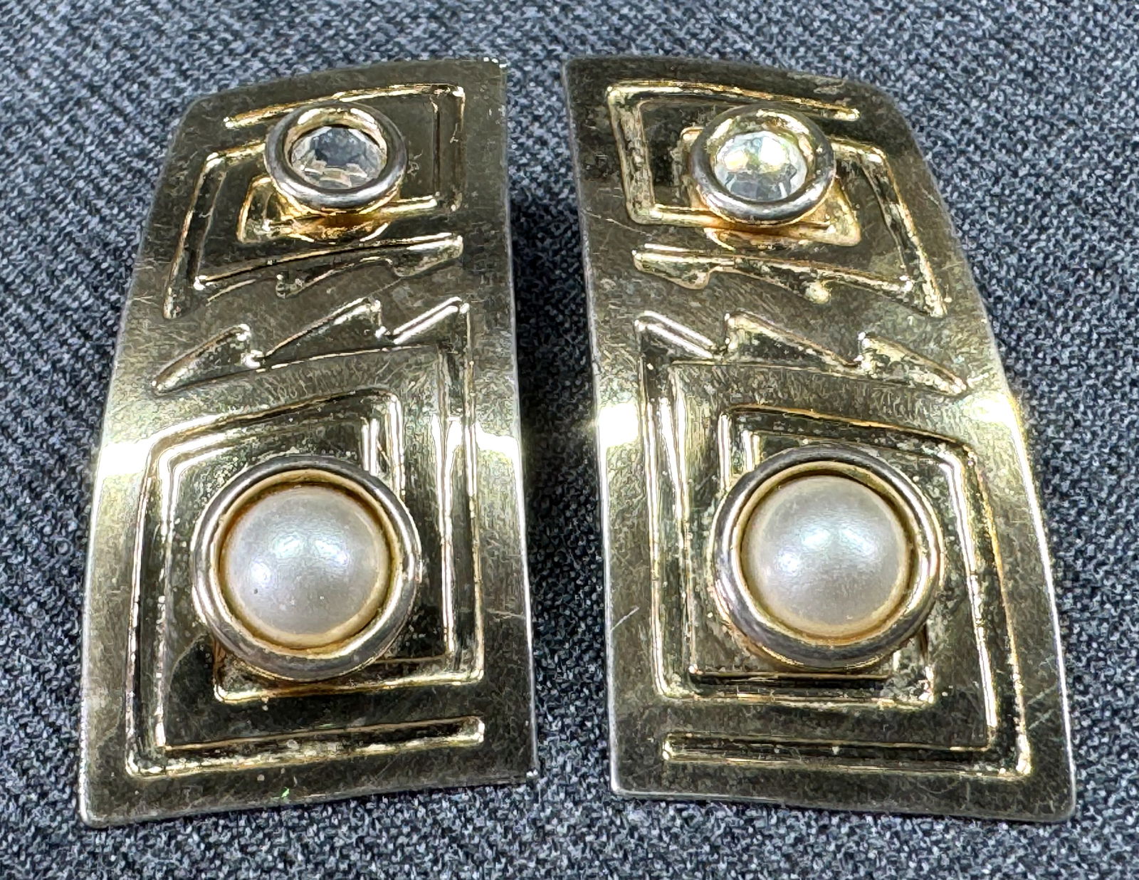 Vintage Steve Stamas jeweled goldtone metal stud earrings. (1 of 5)