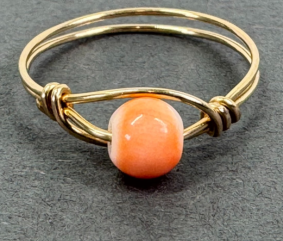 Vintage artsy orange spiny oyster bead knotted gold filled wire ring. (1 of 6)