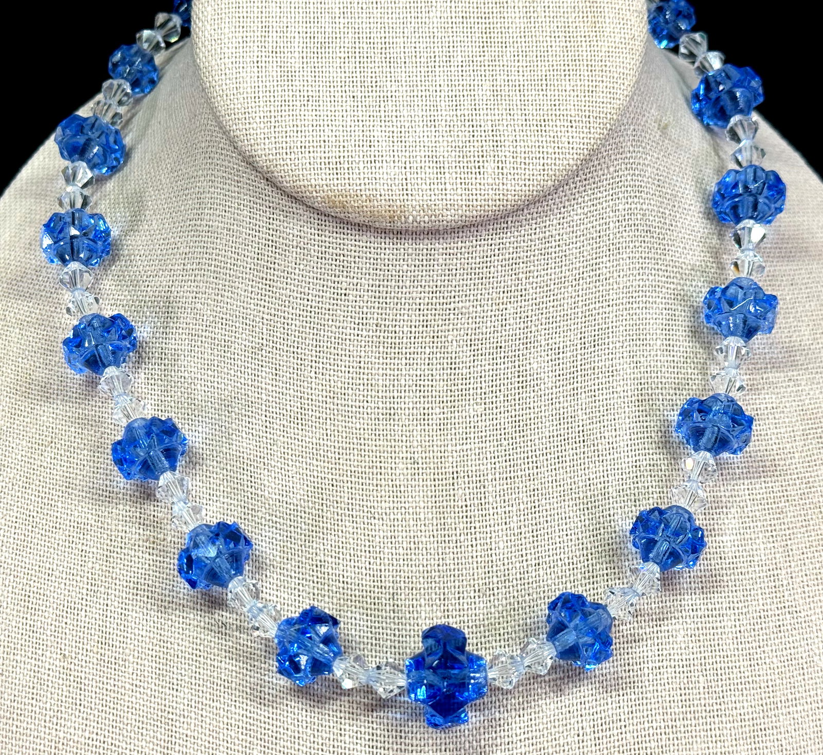 Antique art deco graduated faceted blue glass & clear crystals beaded necklace.: Antique art deco graduated faceted blue glass & clear crystals beaded necklace. Unmarked. For measures please refer to the pictures taken with a measuring tape. Weight: 43 Grams. This is a NO RESERVE 