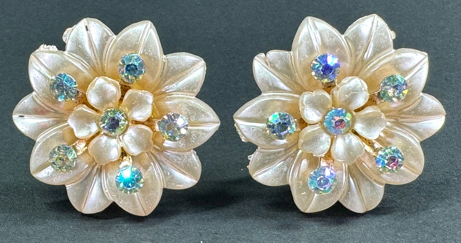 Vintage AB crystals pearly rose plastic flower clip on earrings. (1 of 5)