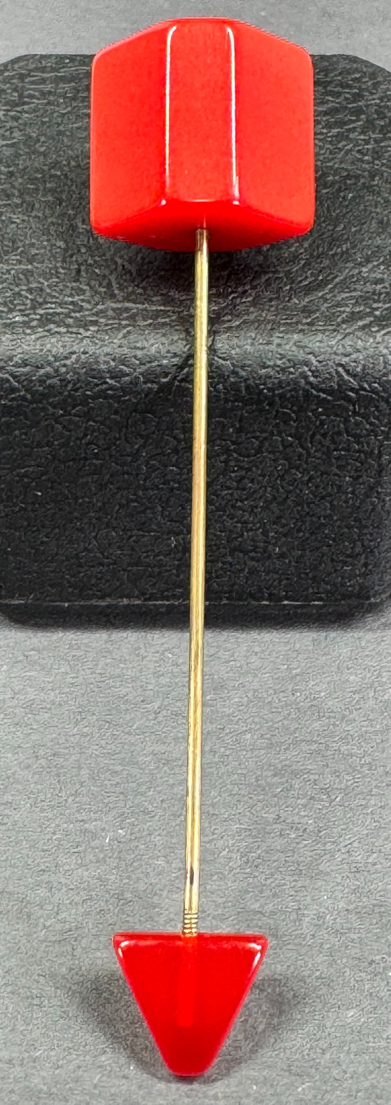 Vintage art deco red bakelite (tested) jabot pin. (1 of 6)