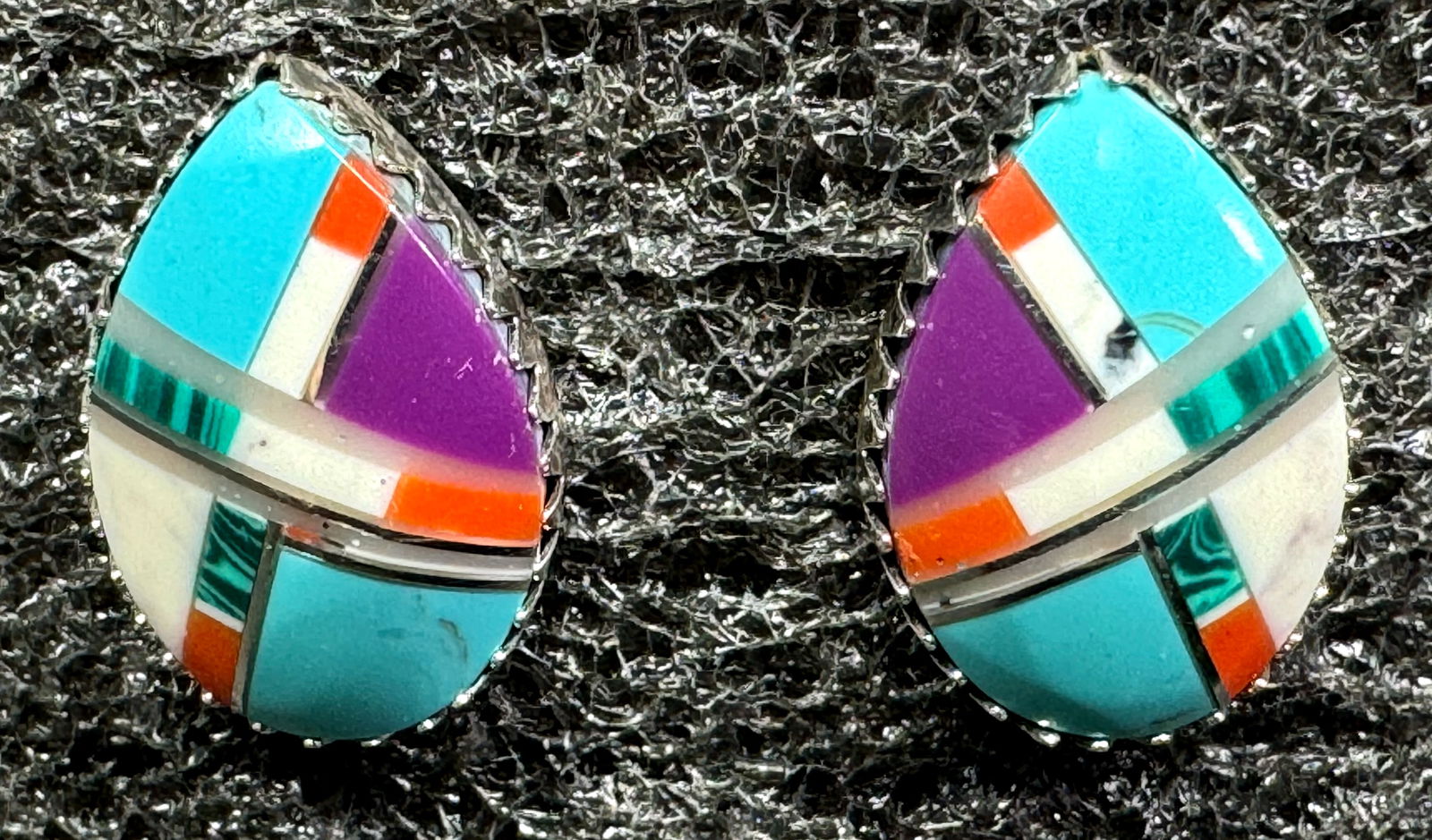 Zuni style resin silvertone metal stud earrings. (1 of 5)