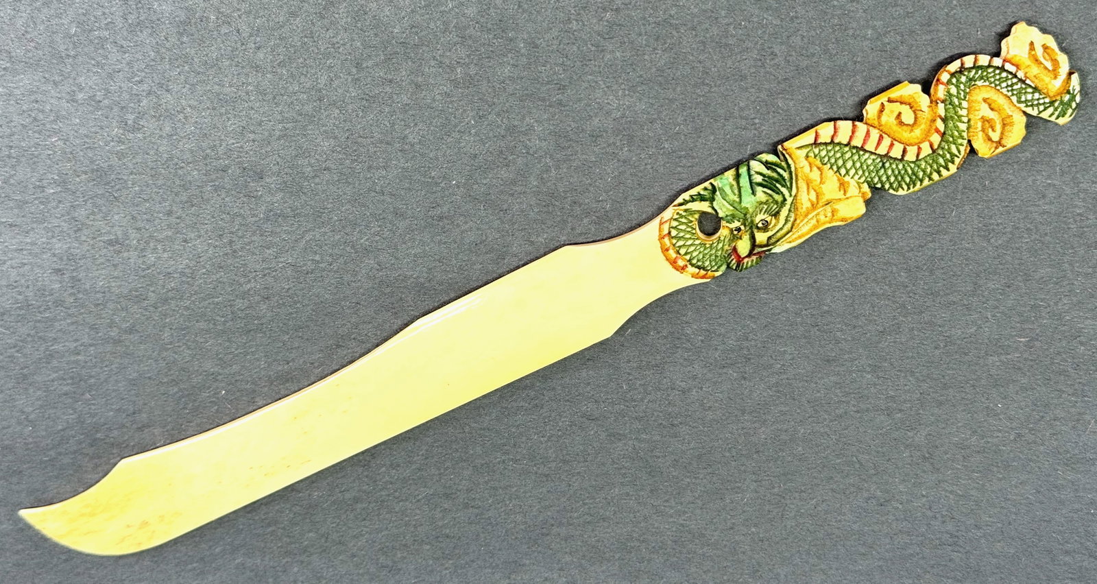 Vintage Japanese carved and painted dragon handle bone letter opener.: Vintage Japanese carved and painted dragon handle bone letter opener. Marked Japan. For measures please refer to the pictures taken with a measuring tape. Weight: 11 Grams. This is a NO RESERVE AUCTIO