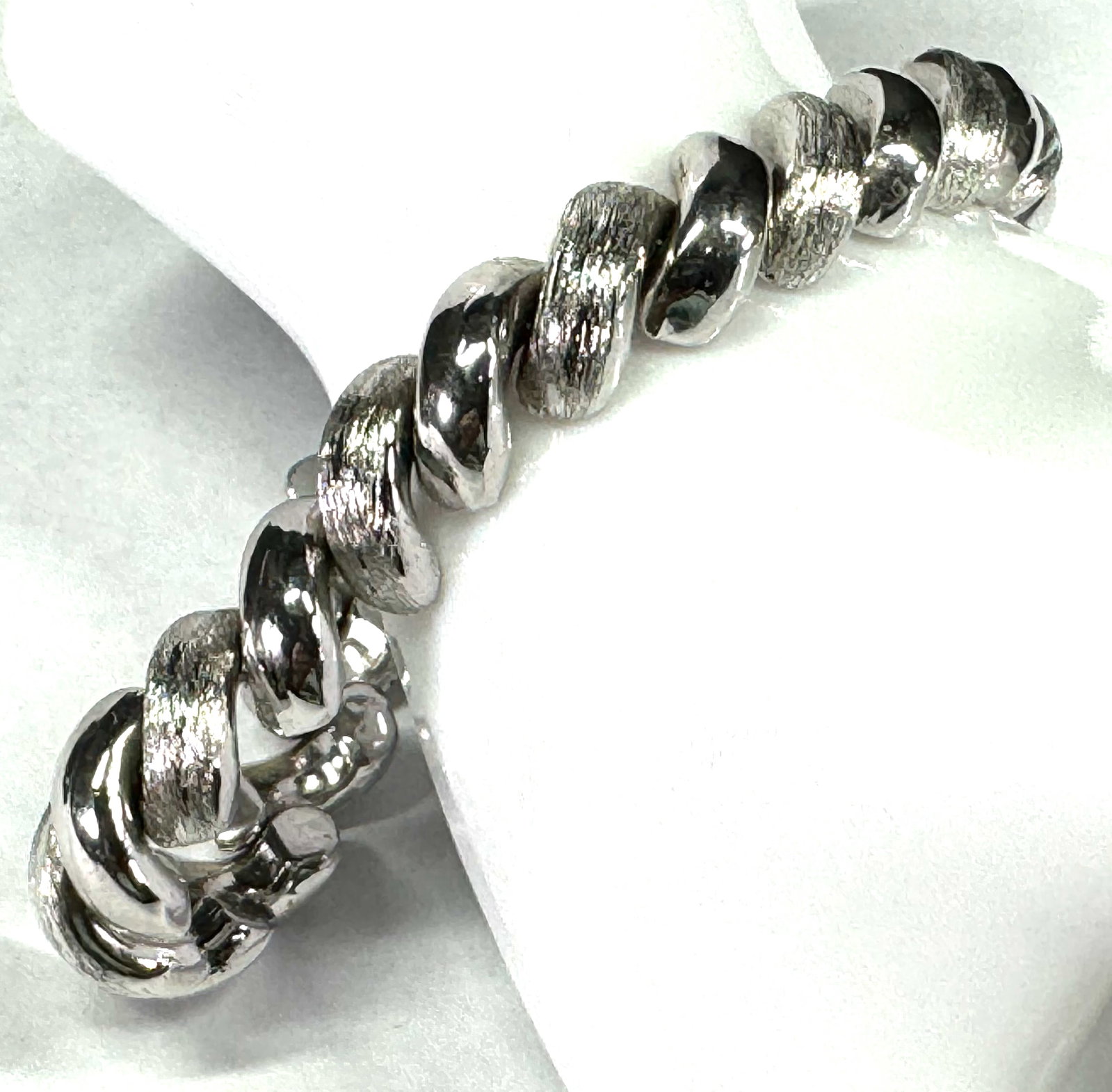 Vintage modernist brush & polished sterling silver San Marco chain bracelet.: Vintage modernist brush & polished sterling silver San Marco chain bracelet. Unmarked. For measures please refer to the pictures taken with a measuring tape. Weight: 18.34 Grams. This is a NO RESERVE 