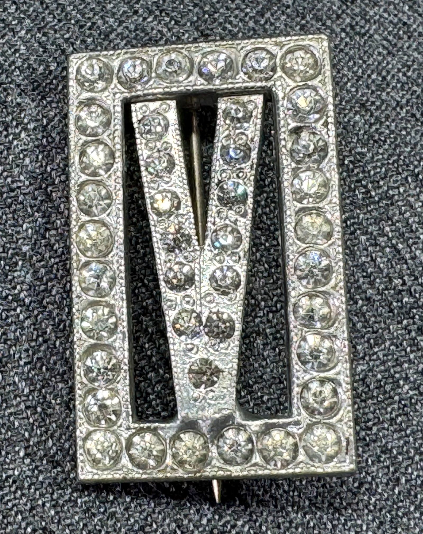 Antique clear rhinestones pot metal Victory letter V pin brooch.: Antique clear rhinestones pot metal Victory letter V pin brooch. Unmarked. For measures please refer to the pictures taken with a measuring tape. Weight: 6 Grams. This is a NO RESERVE AUCTION: there a